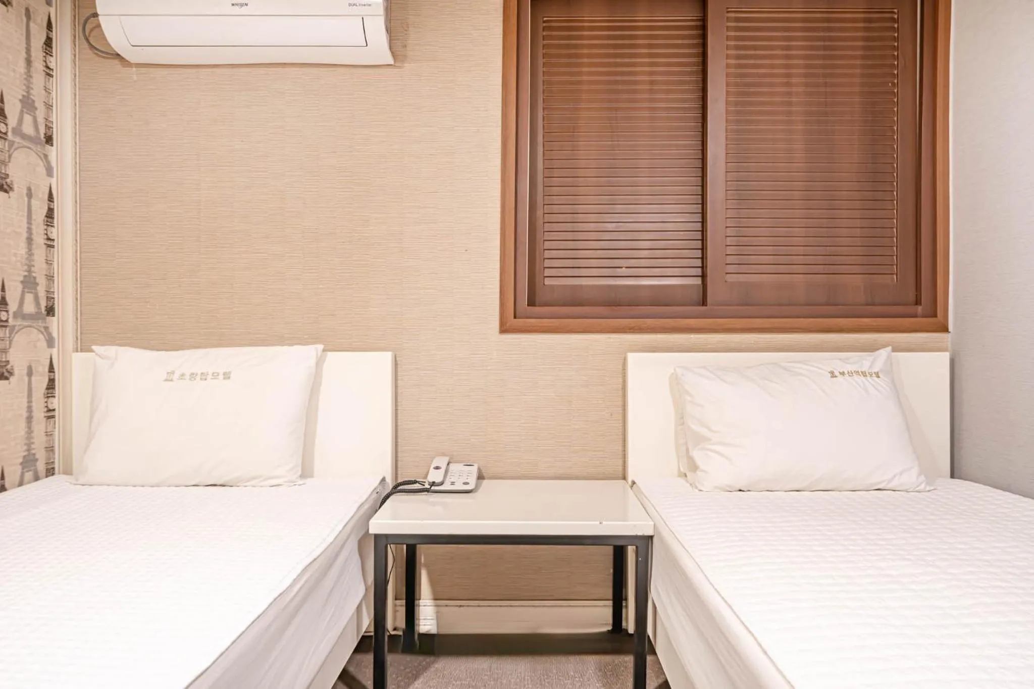 Photo of the whole room, Bed in Top Motel Busan