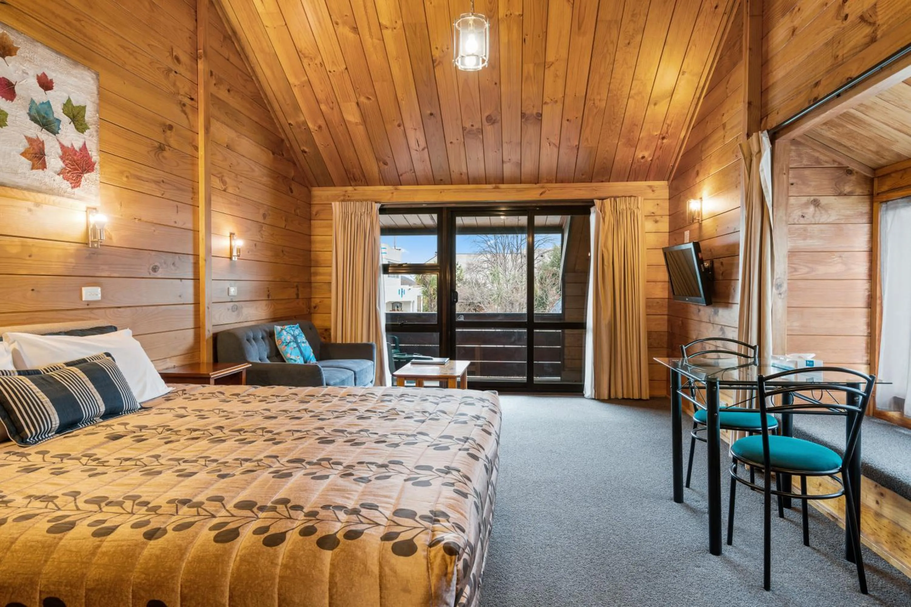 Bed in Aspiring Lodge Motel