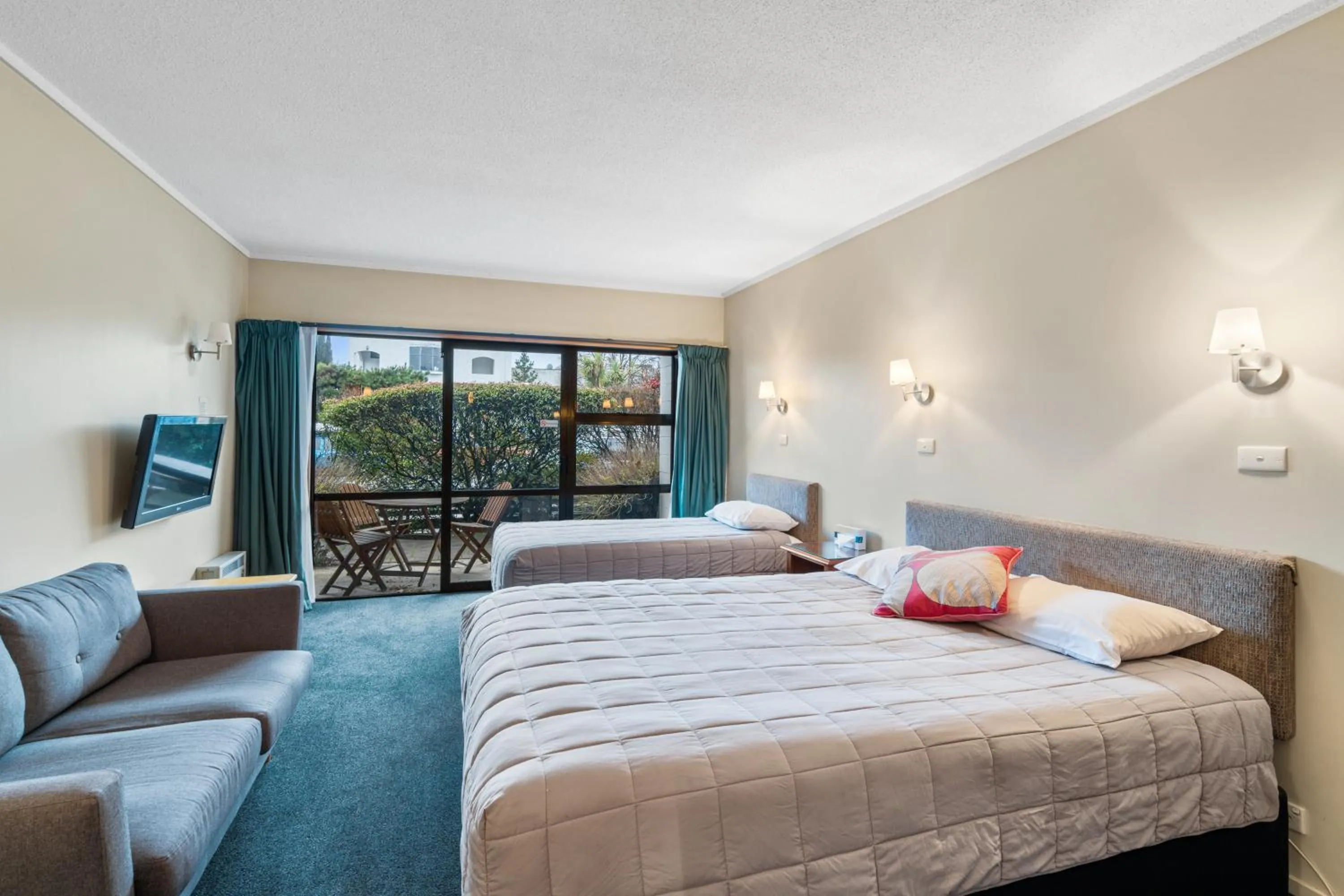 Bed in Aspiring Lodge Motel