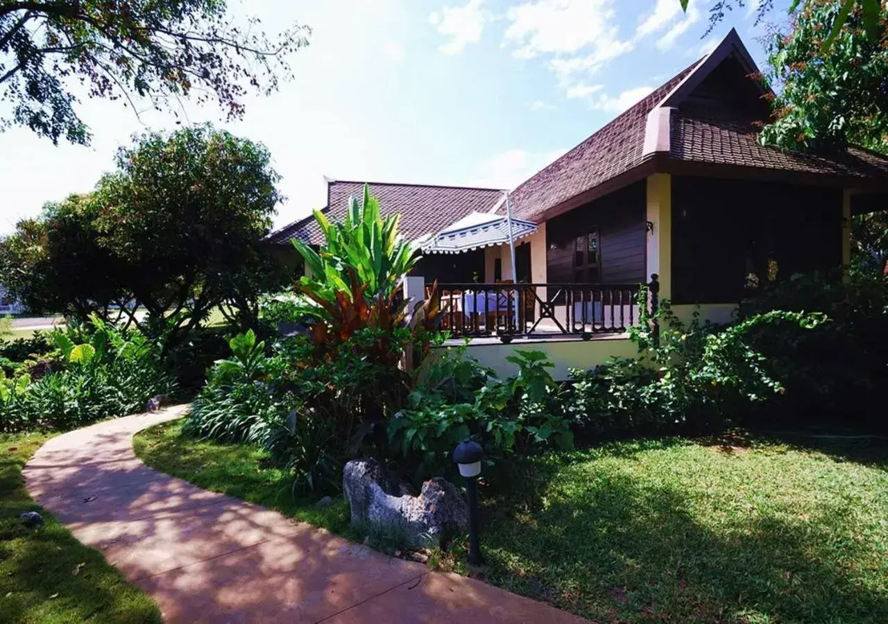 Property building in Phuwanalee Resort Property building in Phuwanalee Resort