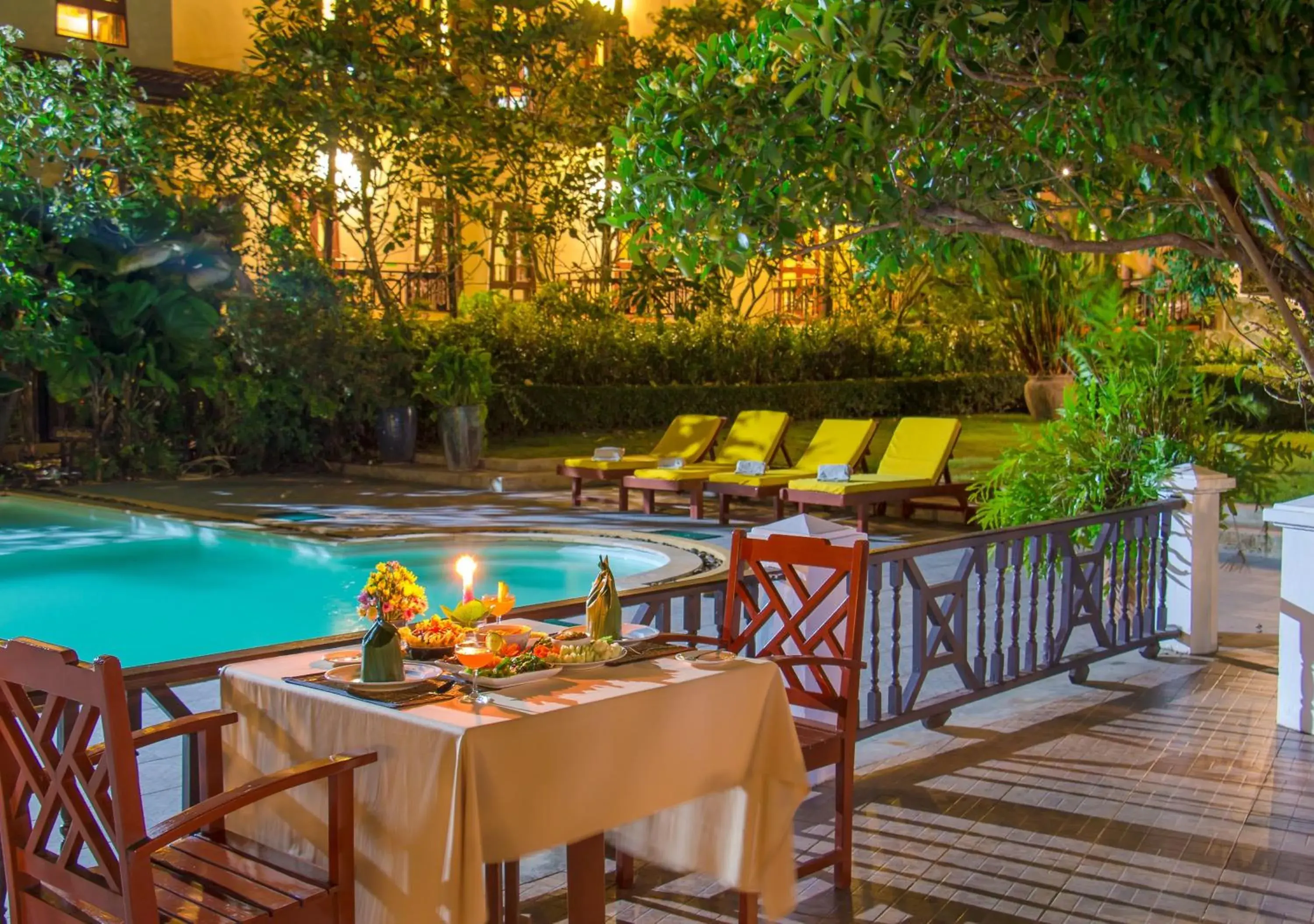 Restaurant/places to eat in Phuwanalee Resort Restaurant/places to eat in Phuwanalee Resort