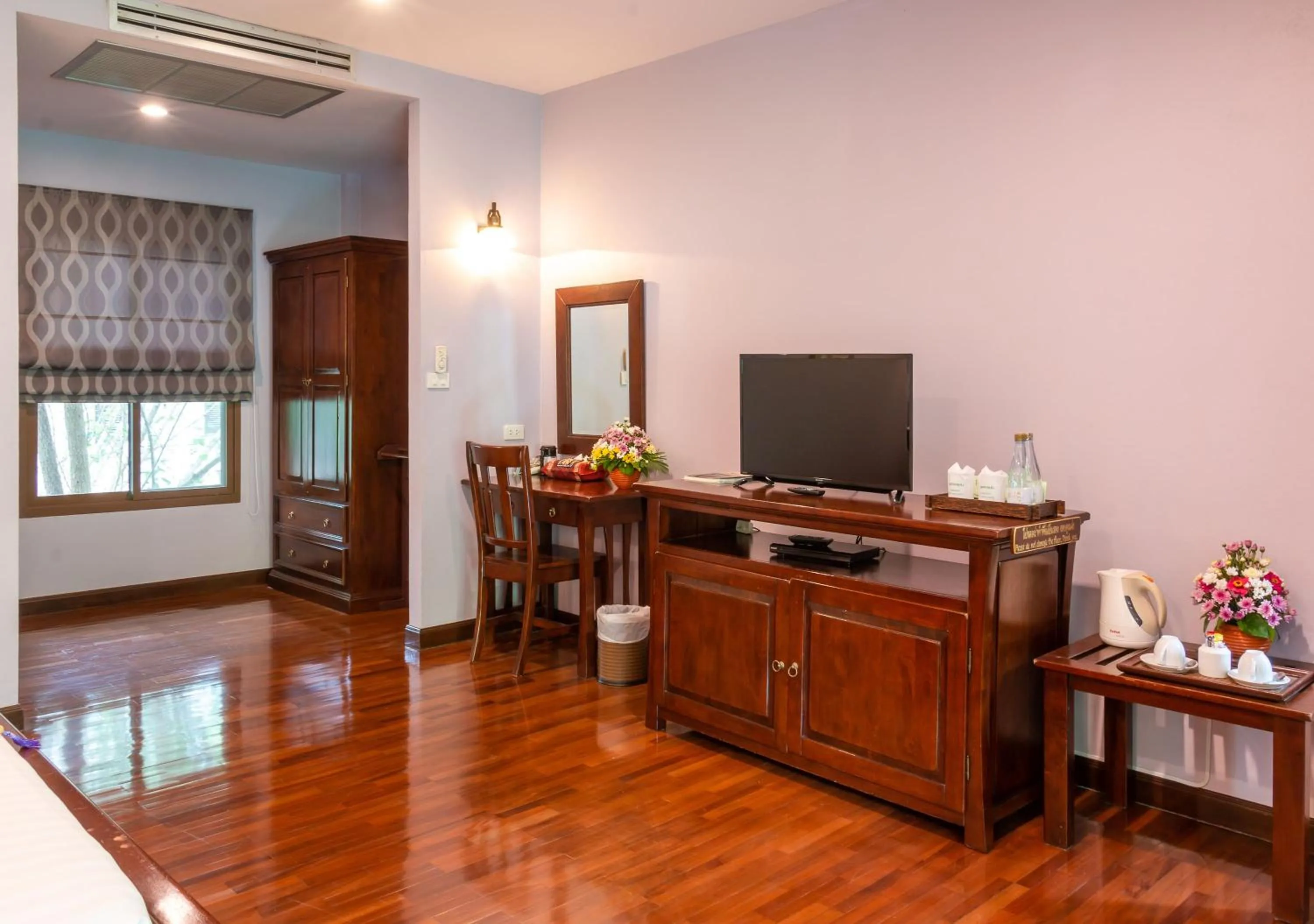 Communal lounge/ TV room in Phuwanalee Resort