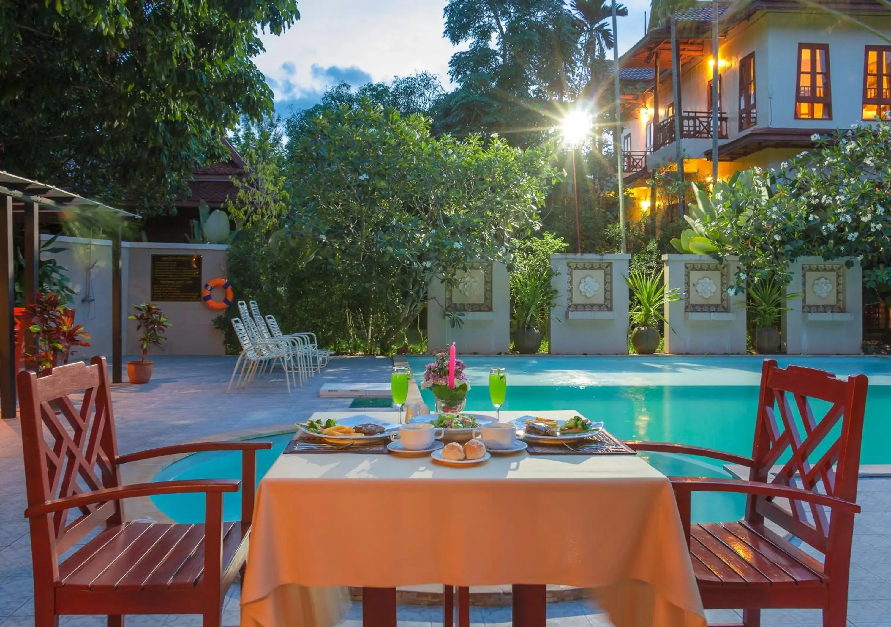 Food and drinks in Phuwanalee Resort Food and drinks in Phuwanalee Resort