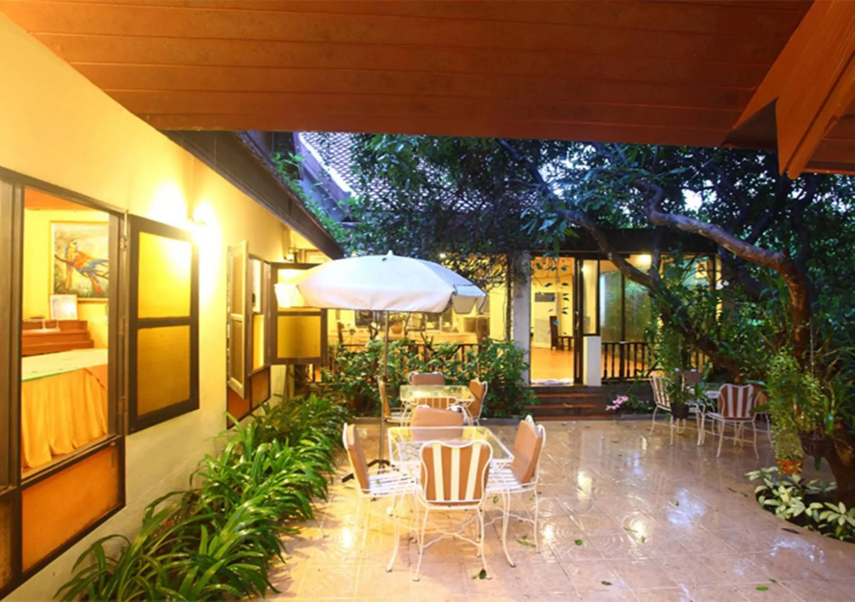 Restaurant/places to eat in Phuwanalee Resort Restaurant/places to eat in Phuwanalee Resort