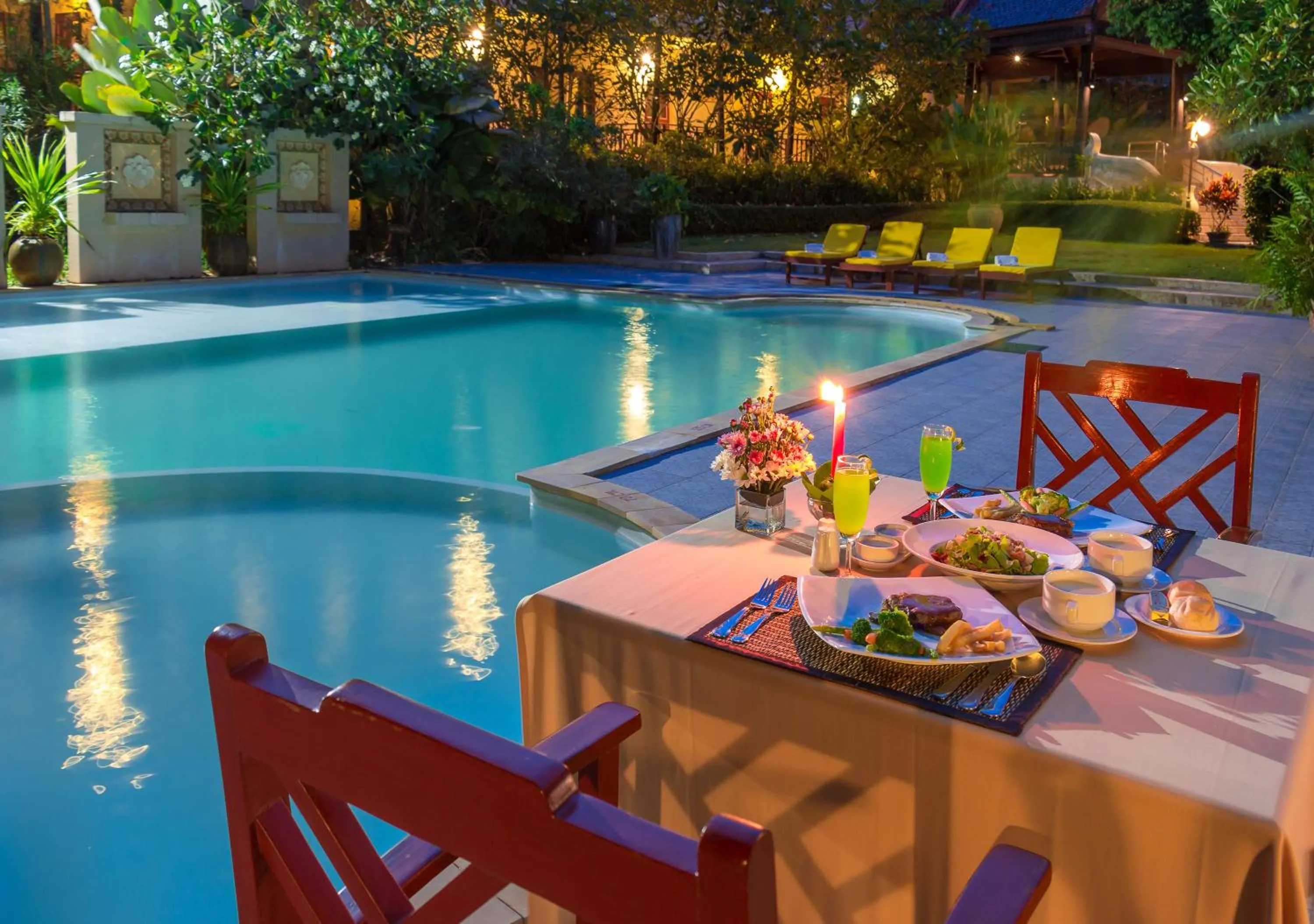 Swimming pool in Phuwanalee Resort