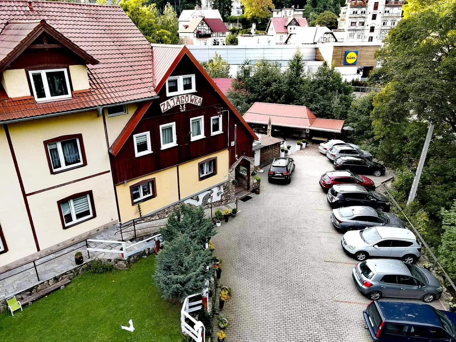 Property building in Harmont Montis- dawna Zającówka- IDEALNA lokalizacja - leśna enklawa w centrum miasta! Sauna, masaże, zabiegi spa!