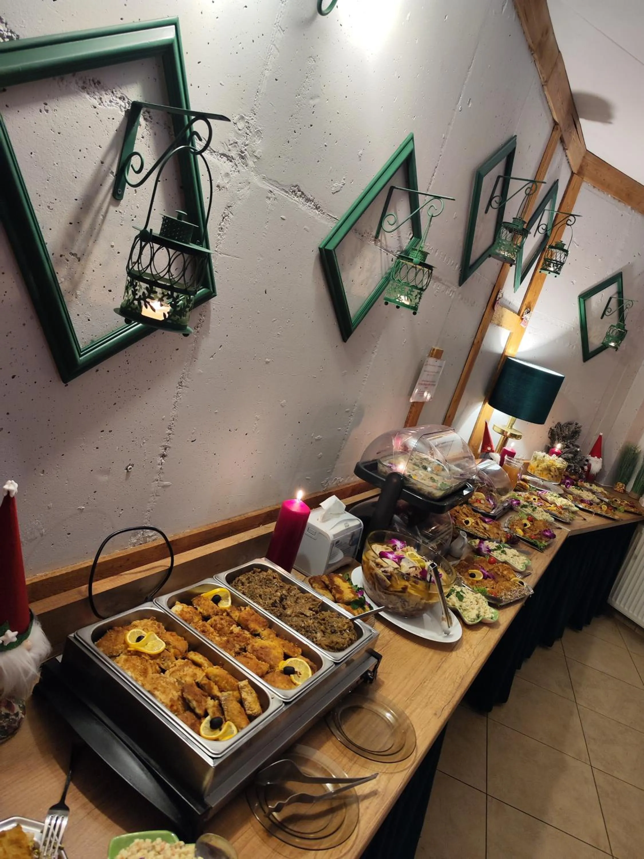Restaurant/places to eat in Harmont Montis- dawna Zającówka- IDEALNA lokalizacja - leśna enklawa w centrum miasta! Sauna, masaże, zabiegi spa!