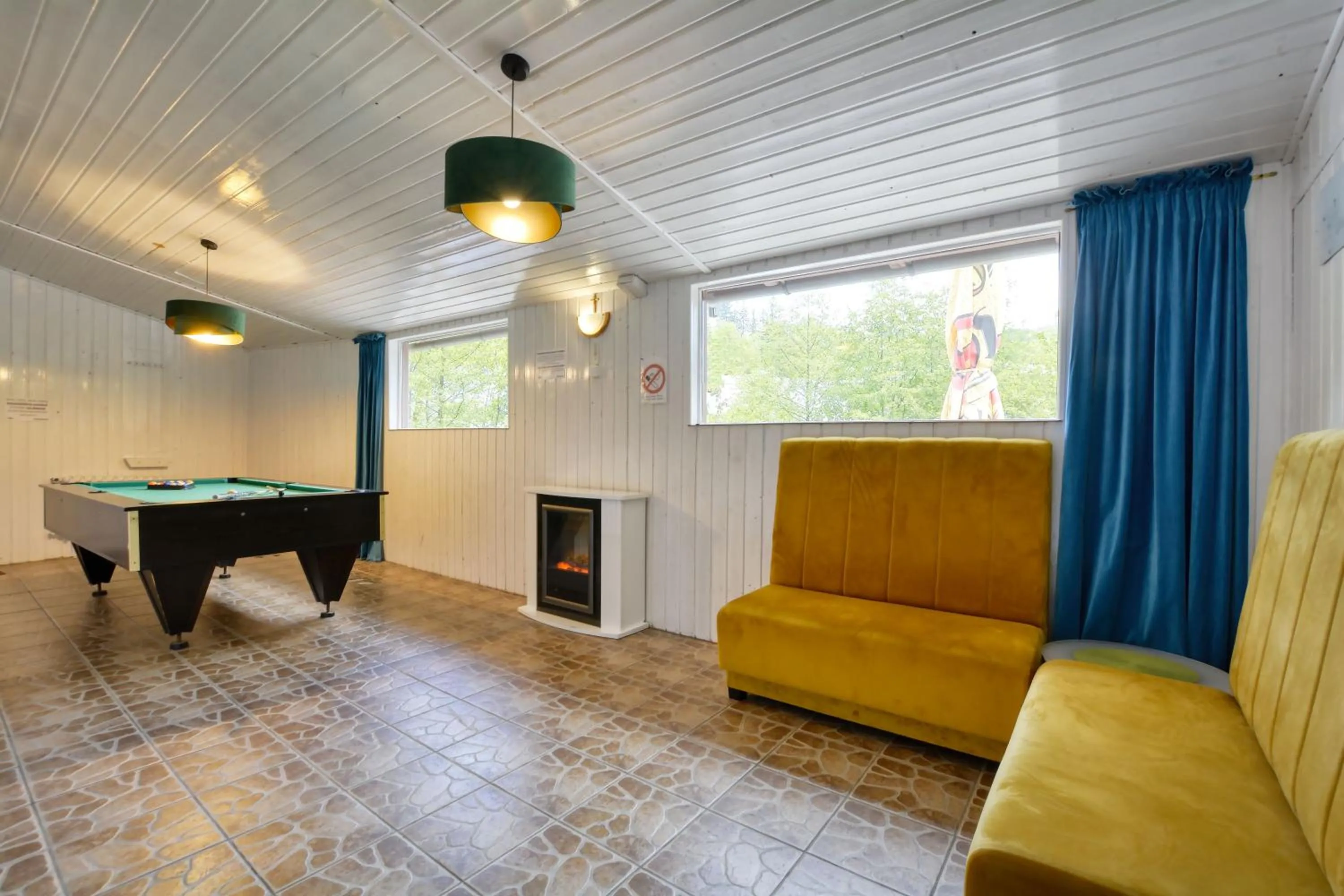 Seating area in Harmont Montis- dawna Zającówka- IDEALNA lokalizacja - leśna enklawa w centrum miasta! Sauna, masaże, zabiegi spa!