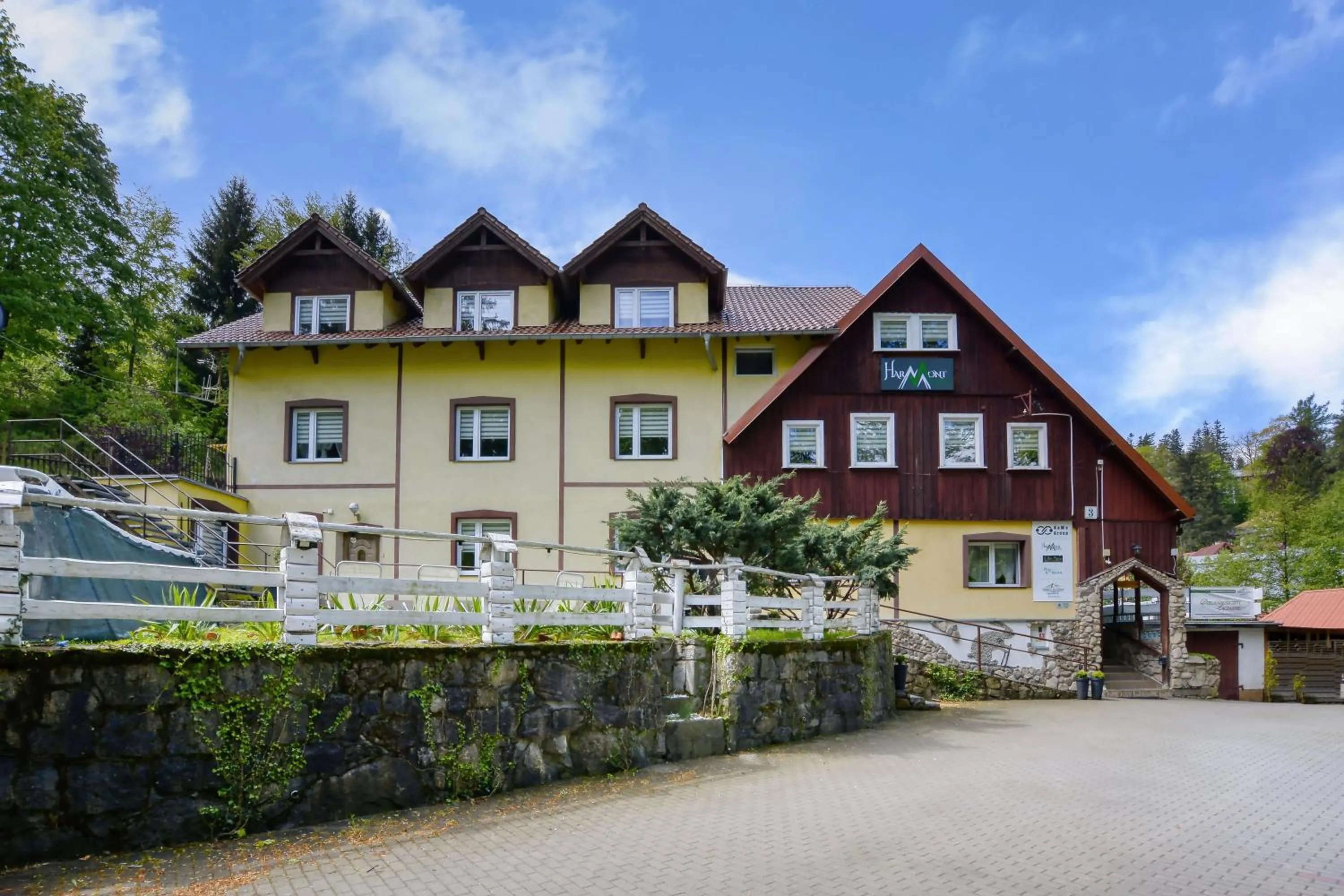 Other in Harmont Montis- dawna Zającówka- IDEALNA lokalizacja - leśna enklawa w centrum miasta! Sauna, masaże, zabiegi spa!