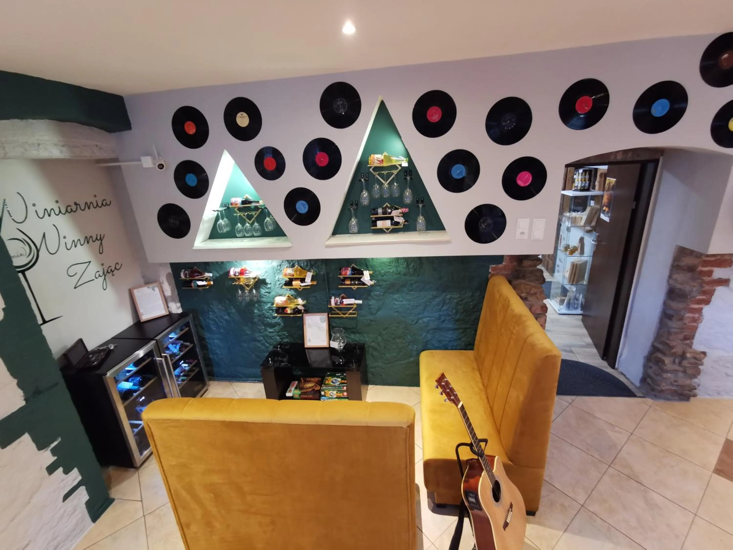 Lounge or bar in Harmont Montis- dawna Zającówka- IDEALNA lokalizacja - leśna enklawa w centrum miasta! Sauna, masaże, zabiegi spa!