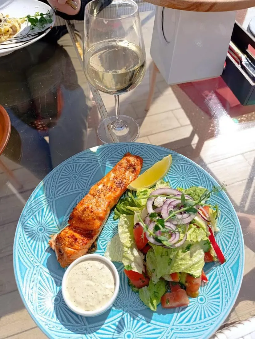 Restaurant/places to eat in Shalanda