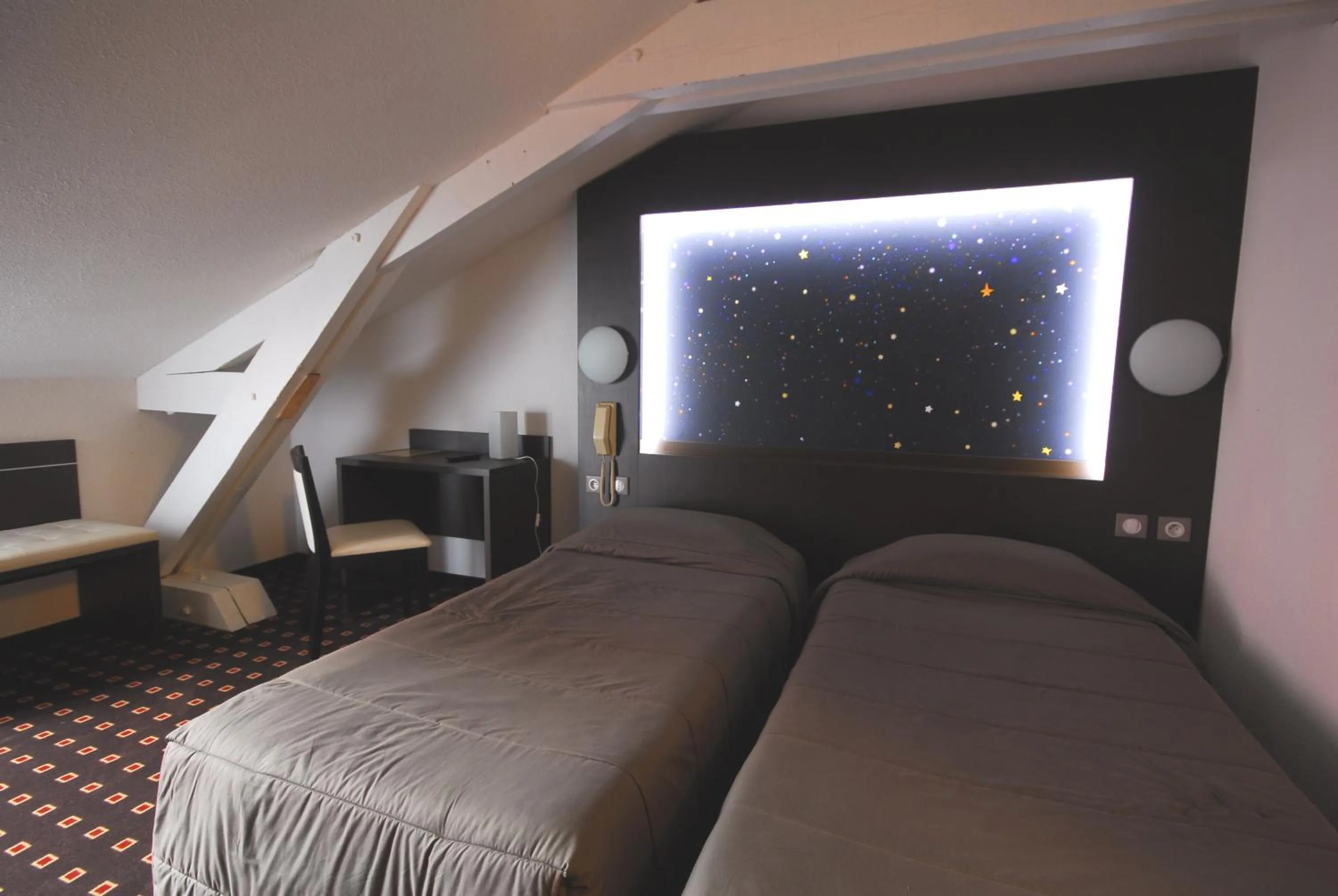 Photo of the whole room, Bed in Hôtel Stella