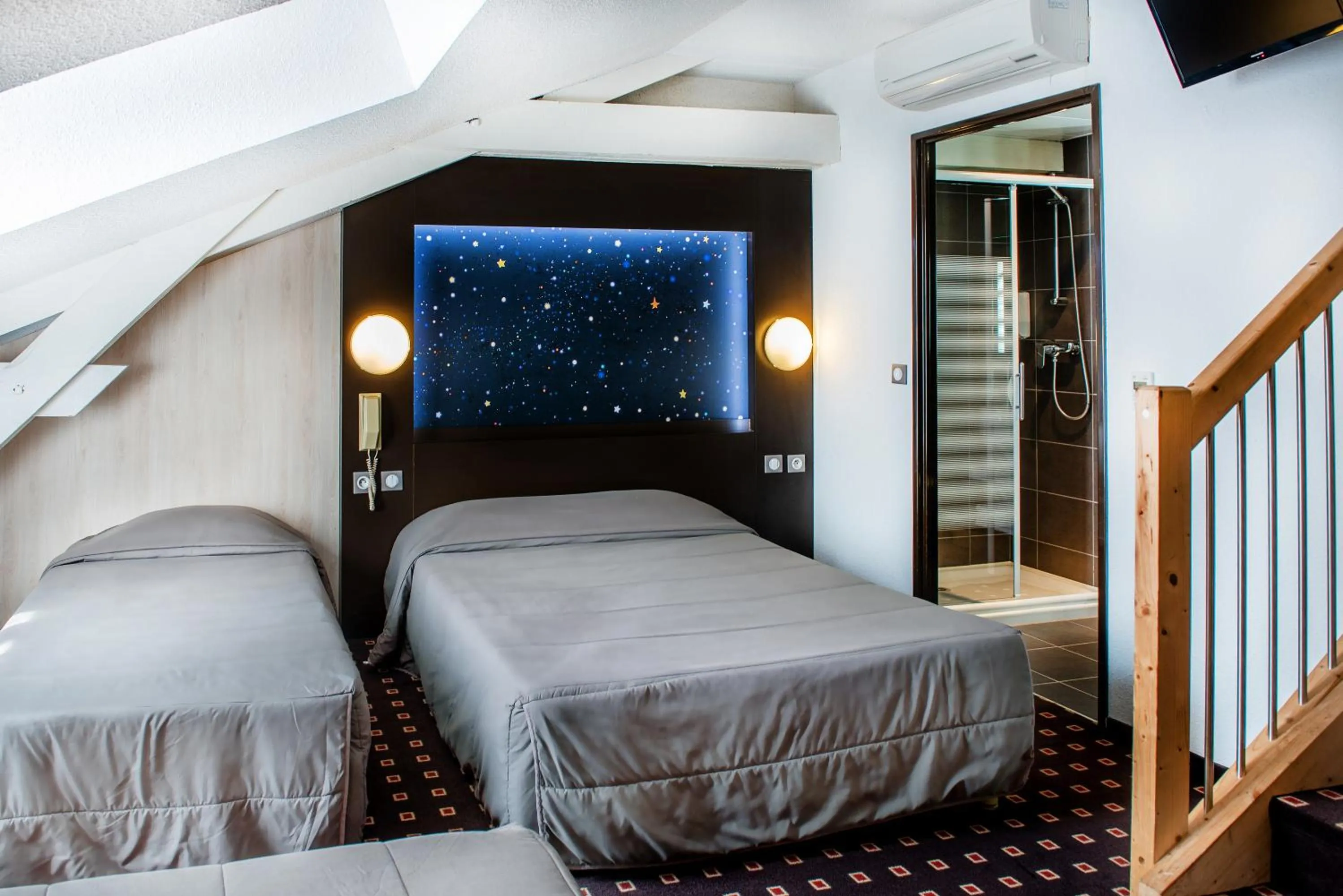 Bedroom, Bed in Hôtel Stella