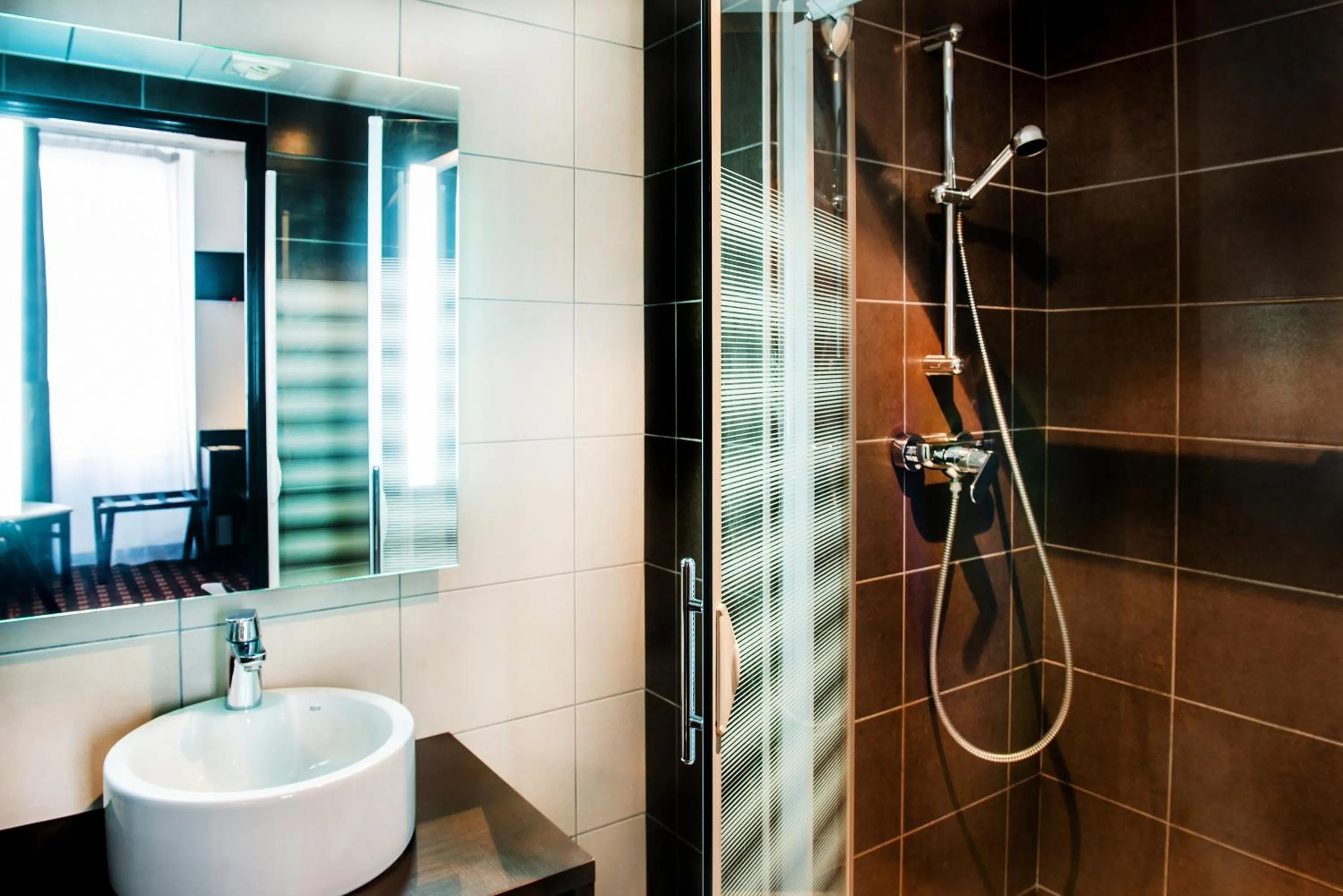 Shower in Hôtel Stella