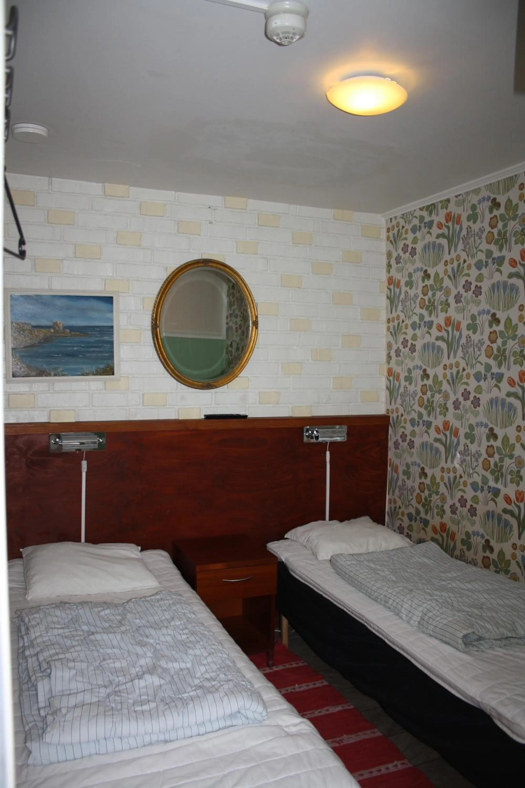 Twin Room with Shared Bathroom in Hostel Bed & Breakfast