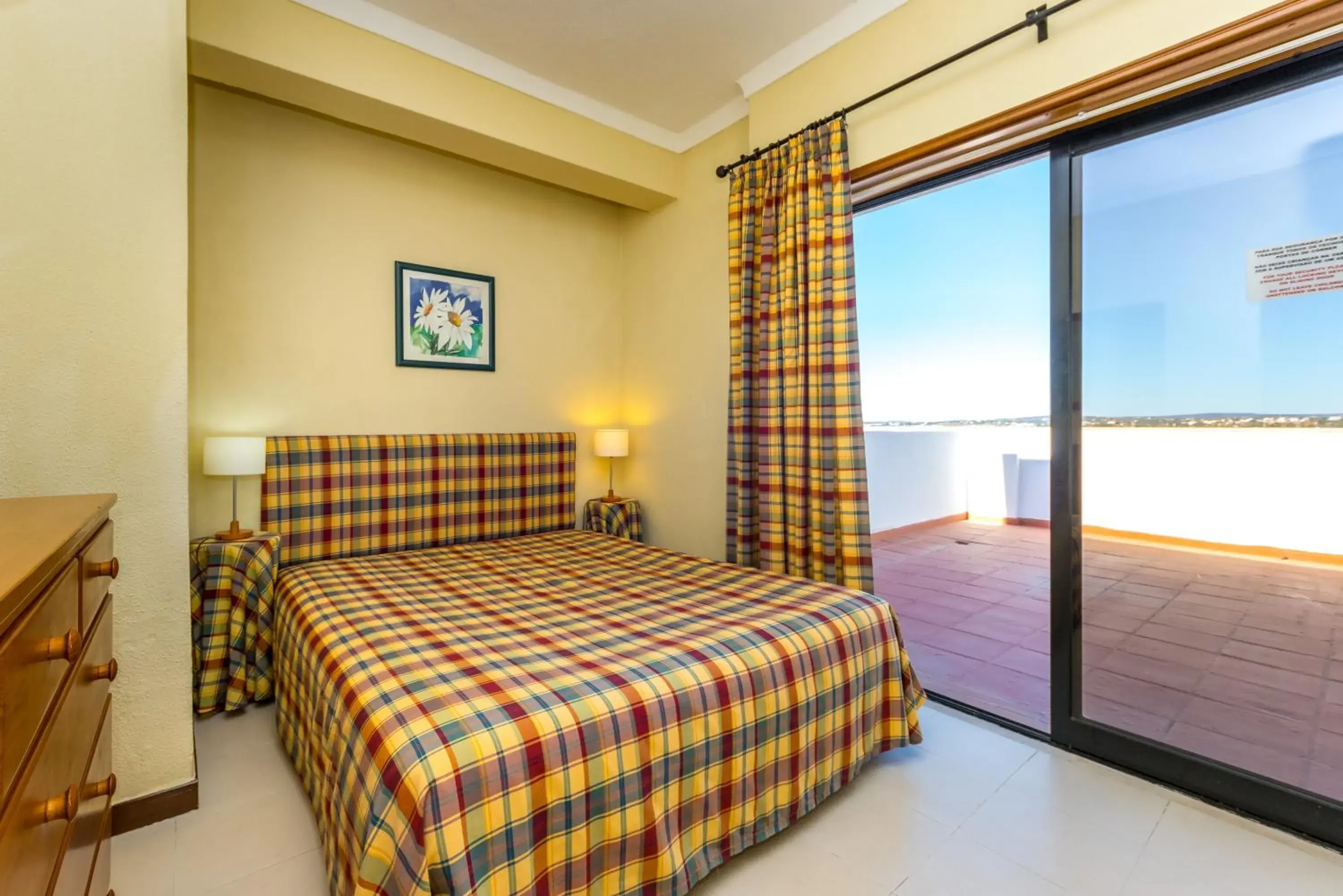 Bed in Janelas do Mar Apartamentos Turisticos Bed in Janelas do Mar Apartamentos Turisticos