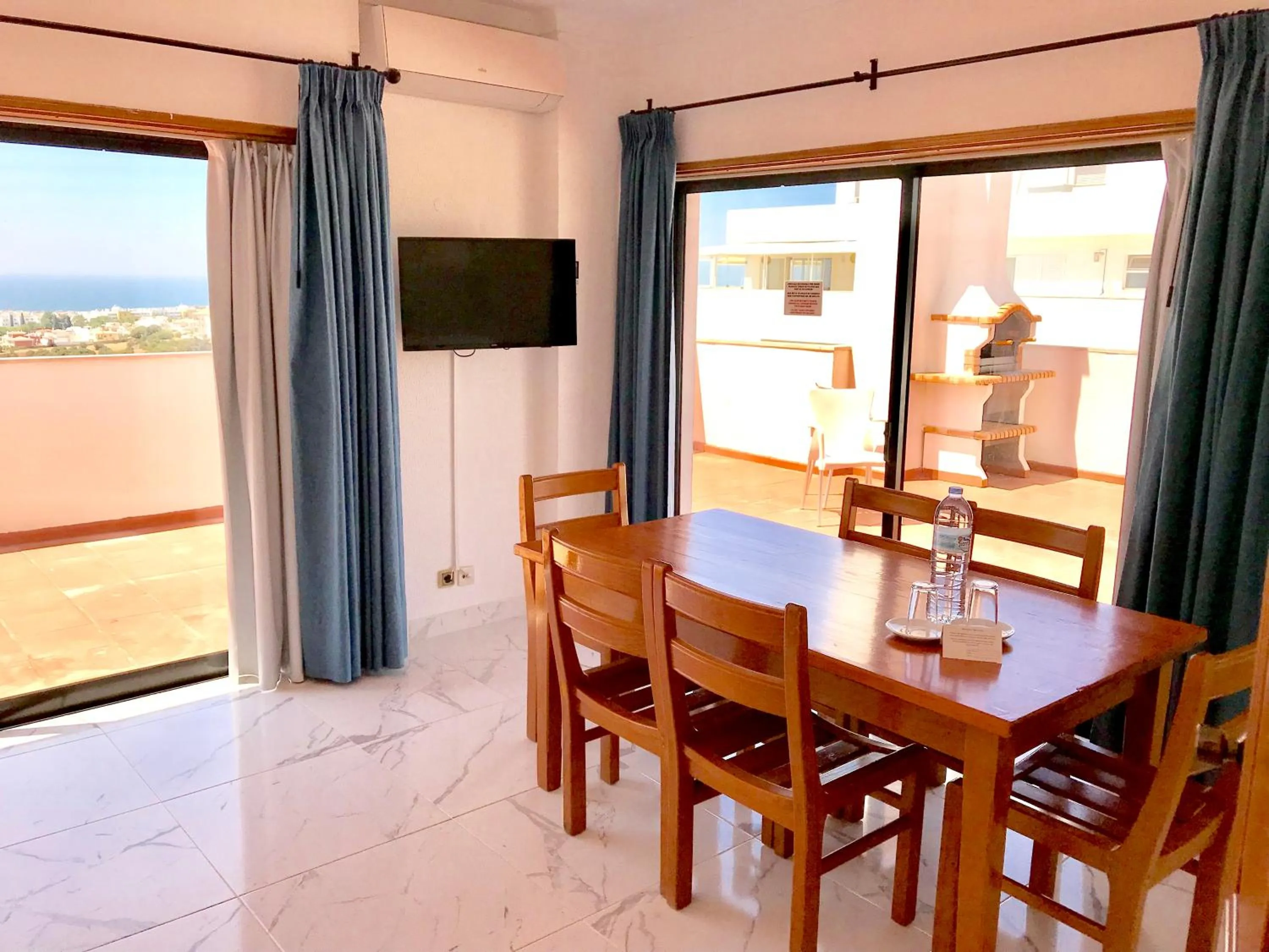 BBQ facilities in Janelas do Mar Apartamentos Turisticos