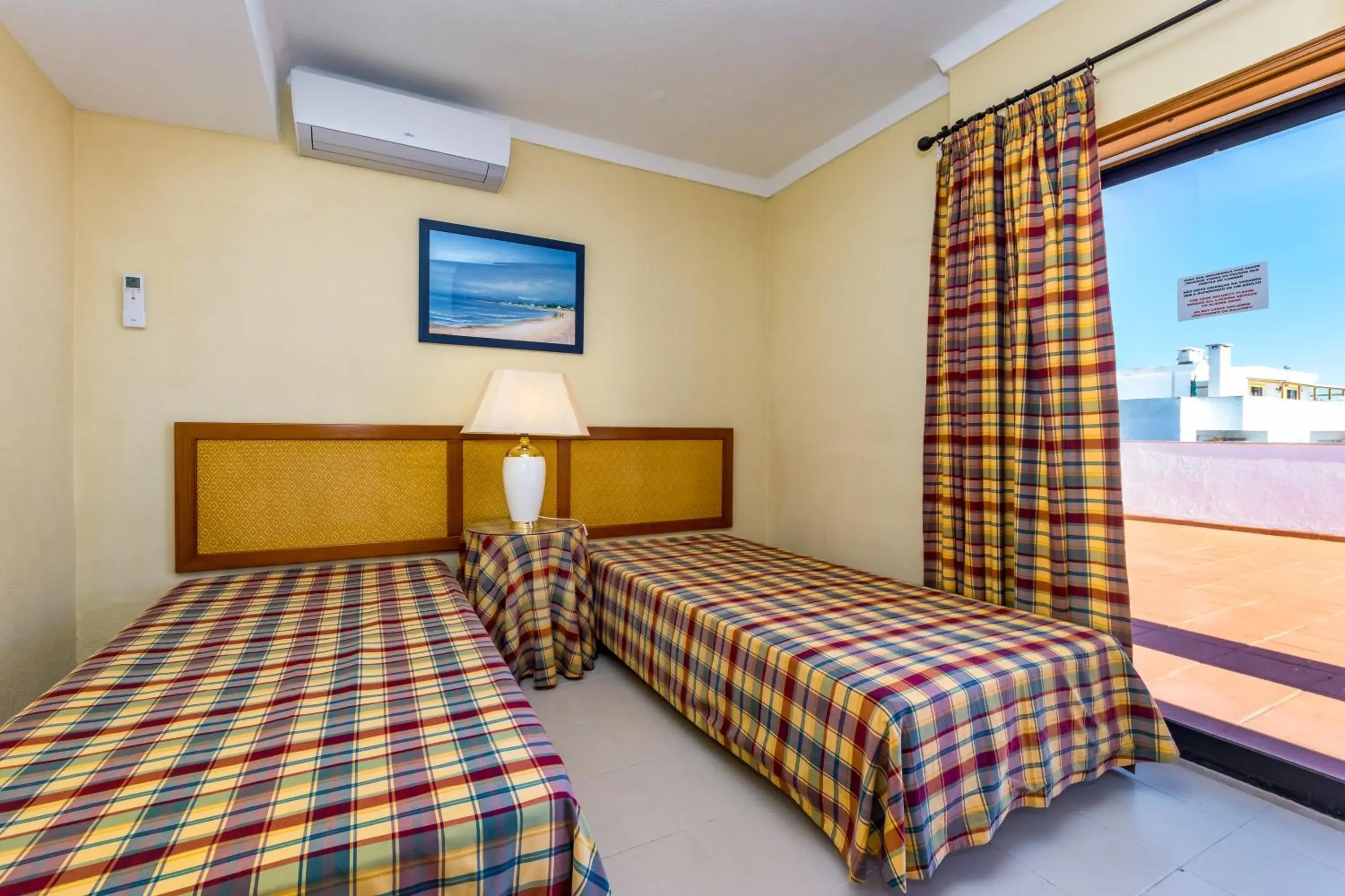 Bed in Janelas do Mar Apartamentos Turisticos Bed in Janelas do Mar Apartamentos Turisticos