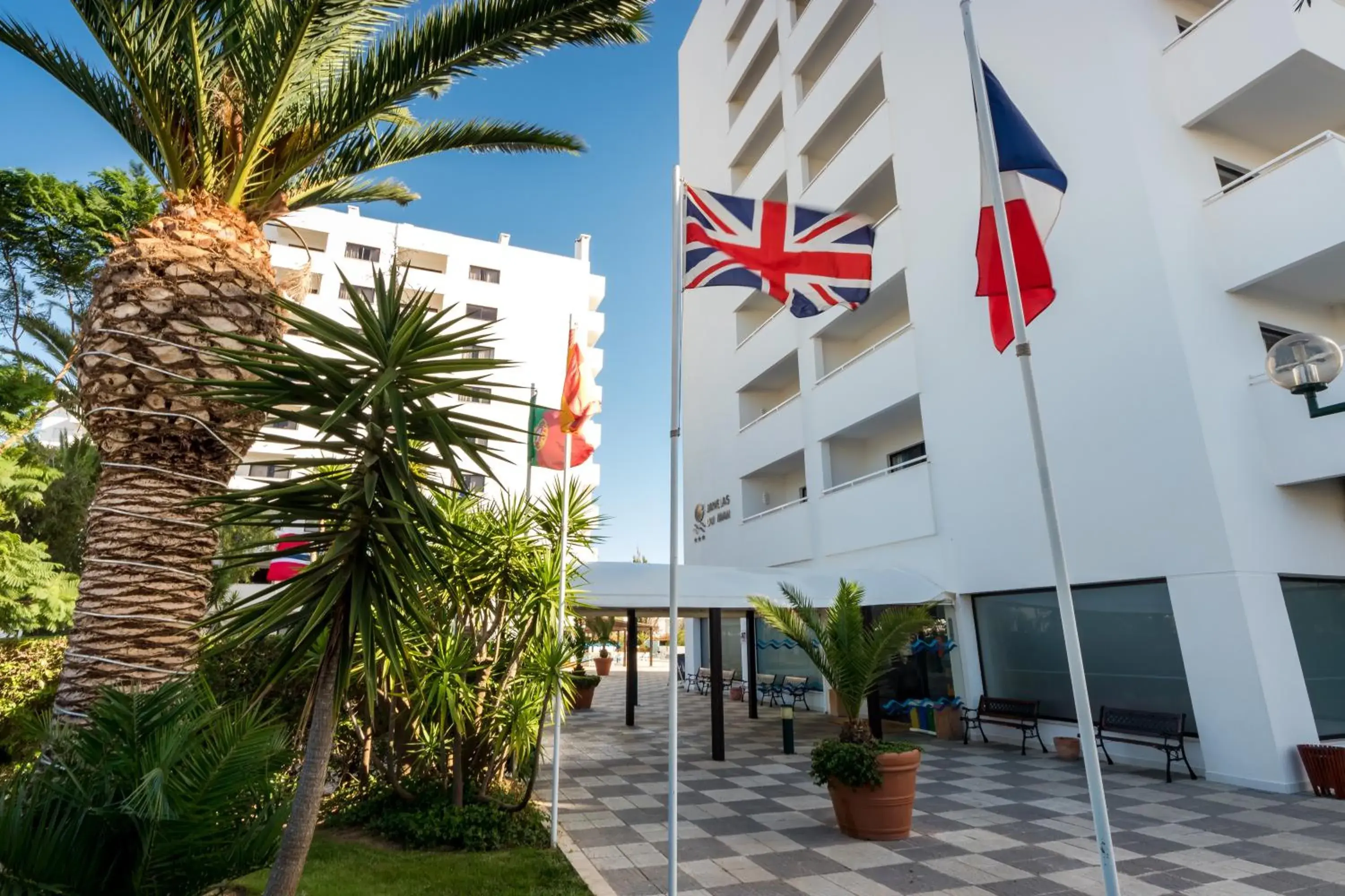 Facade/entrance in Janelas do Mar Apartamentos Turisticos Facade/entrance in Janelas do Mar Apartamentos Turisticos