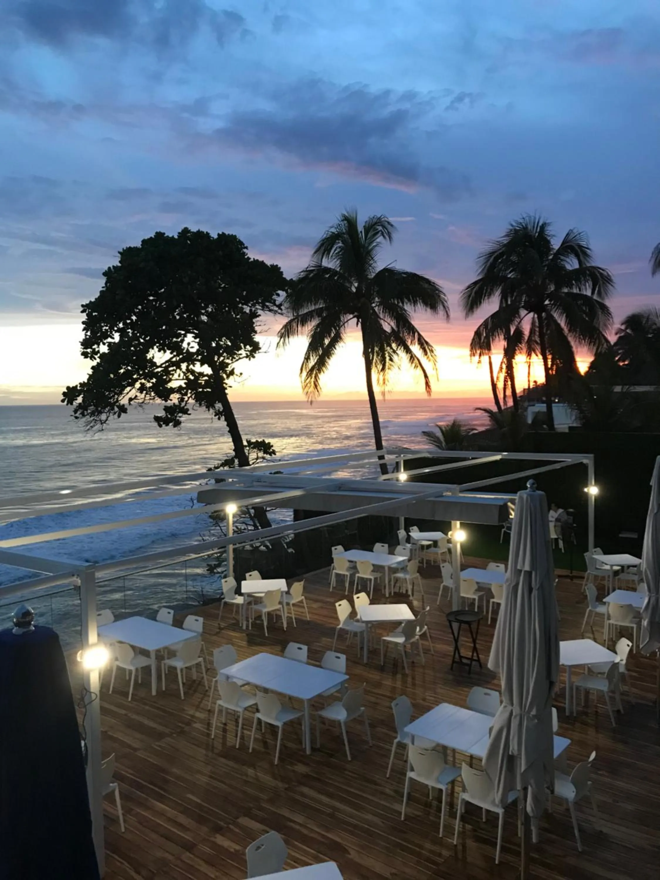 Restaurant/places to eat in Acantilados