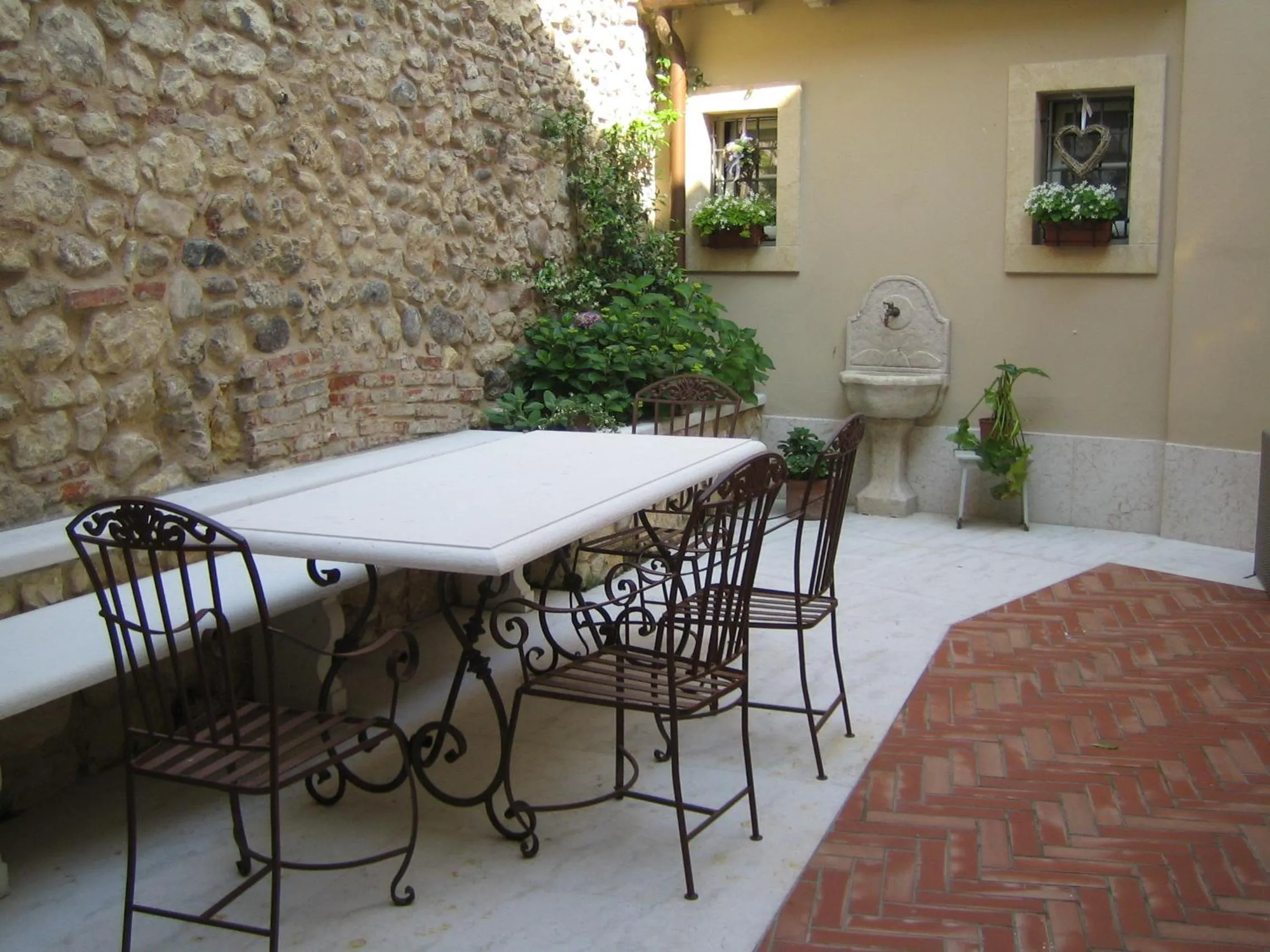 Patio in Bagolina Boutique B&B