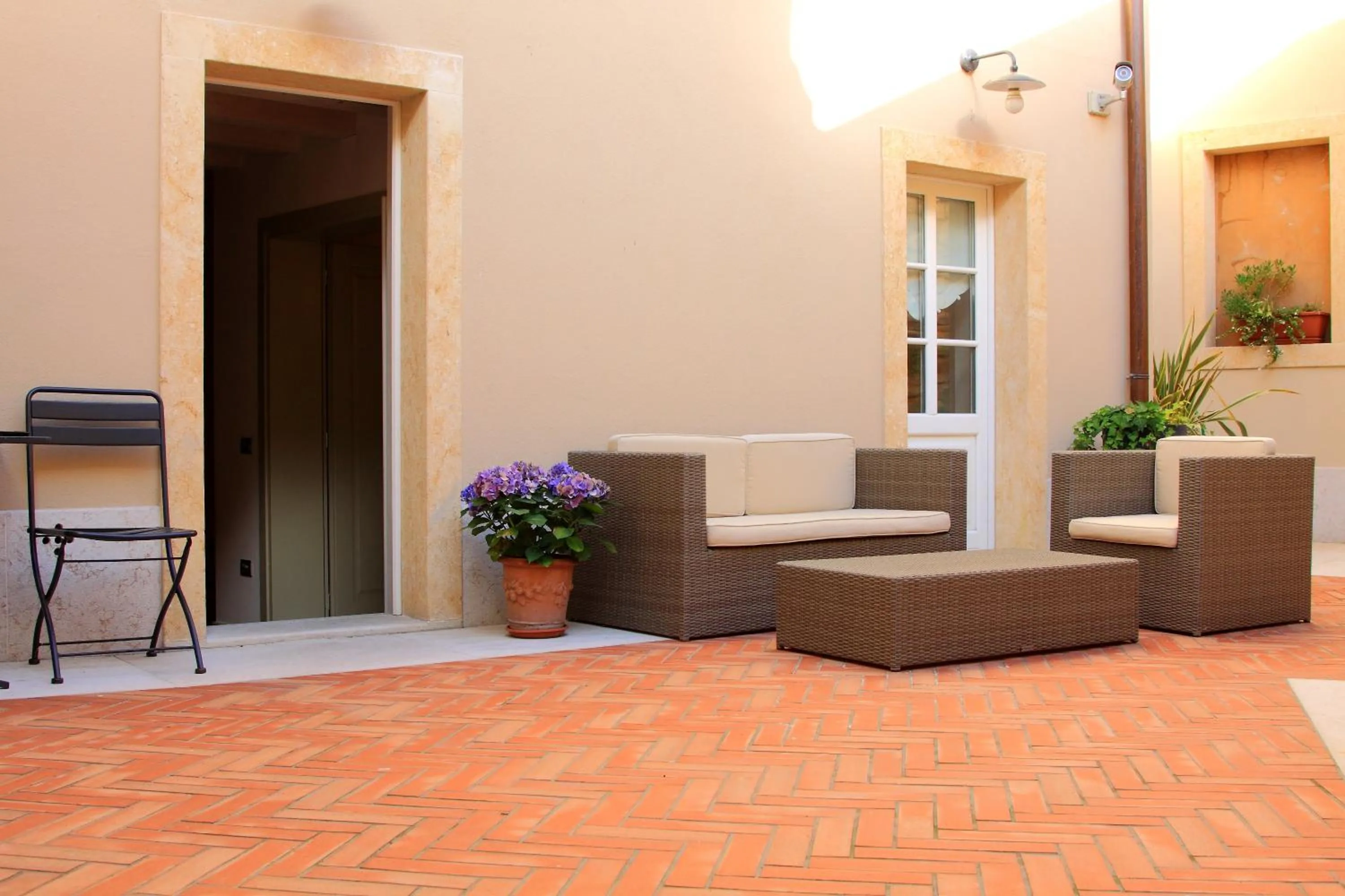 Patio in Bagolina Boutique B&B