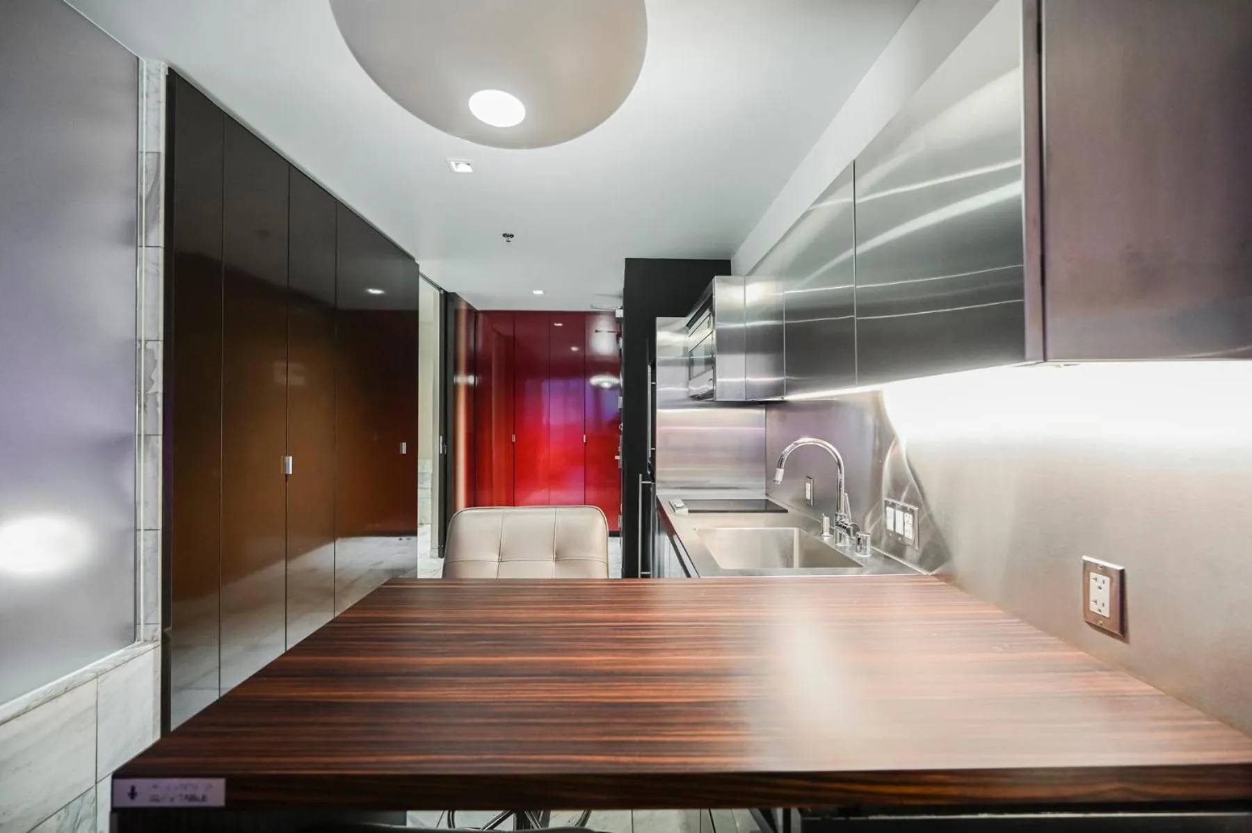 Kitchen or kitchenette in StripViewSuites Two-Bedroom Conjoined Suite at Palms Place