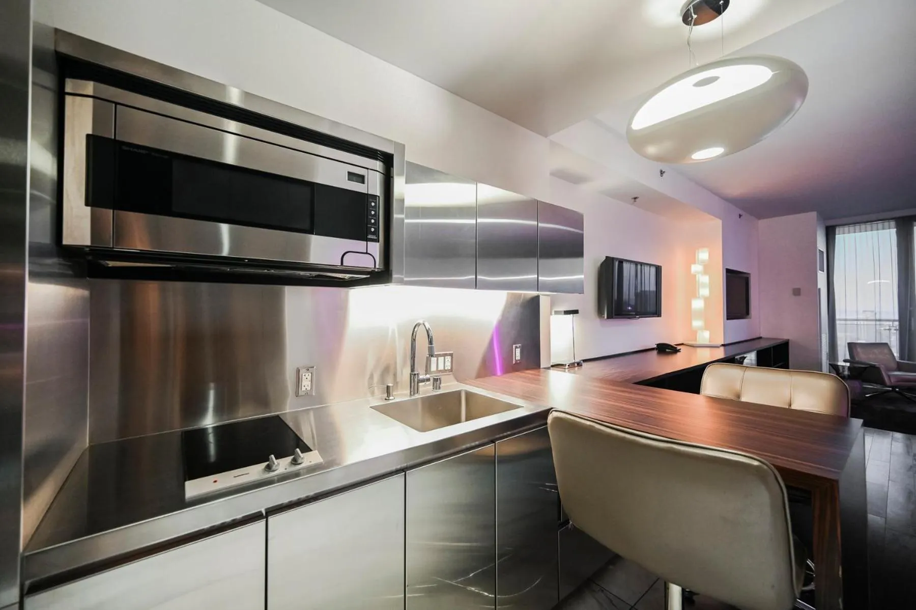 Kitchen or kitchenette in StripViewSuites Two-Bedroom Conjoined Suite at Palms Place