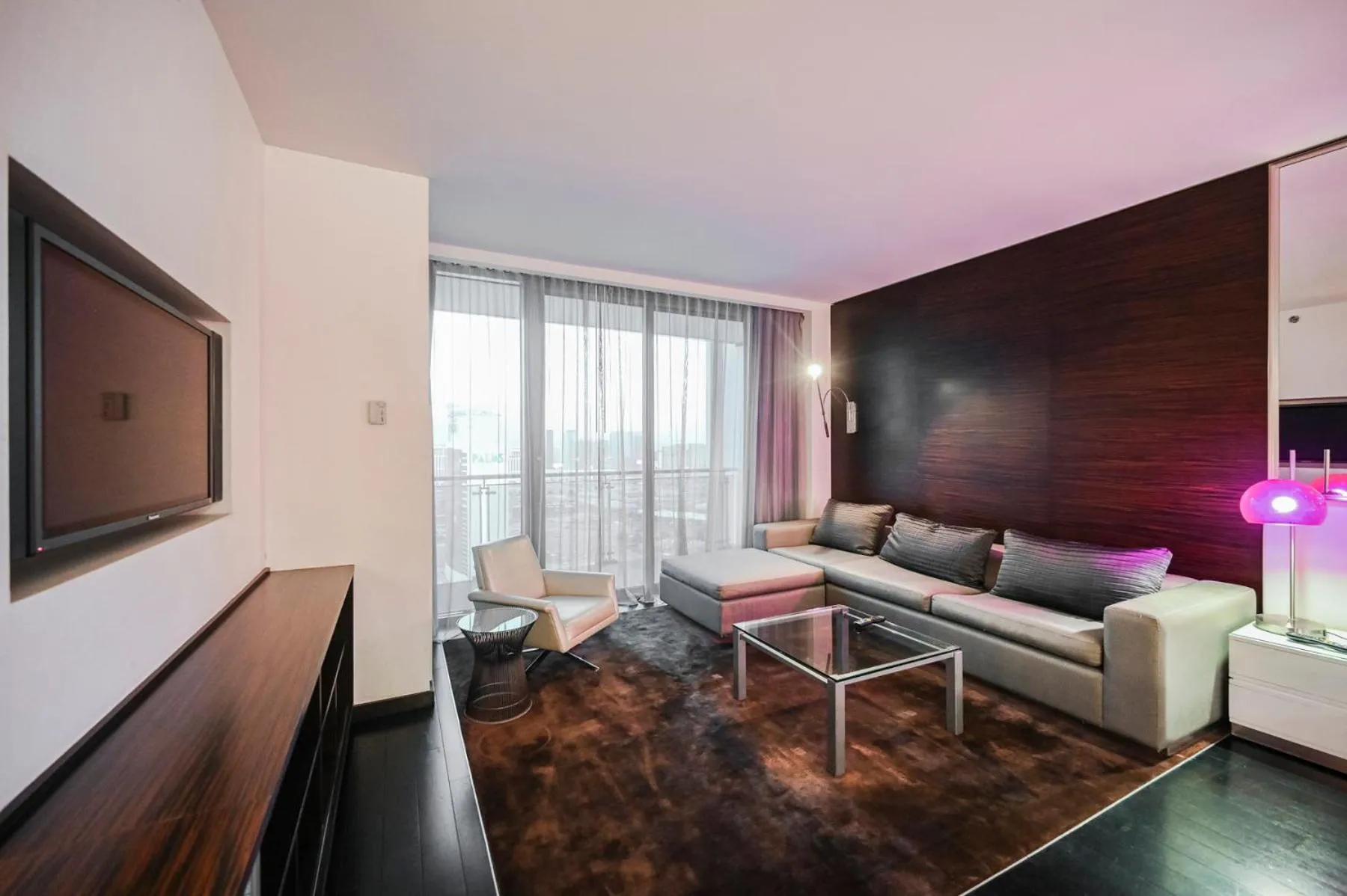 Seating area in StripViewSuites Two-Bedroom Conjoined Suite at Palms Place