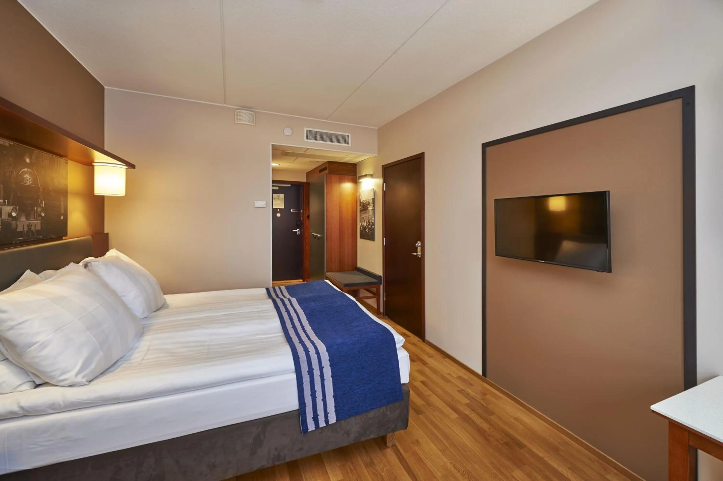 Photo of the whole room, Bed in Holiday Inn Tampere - Central Station by IHG