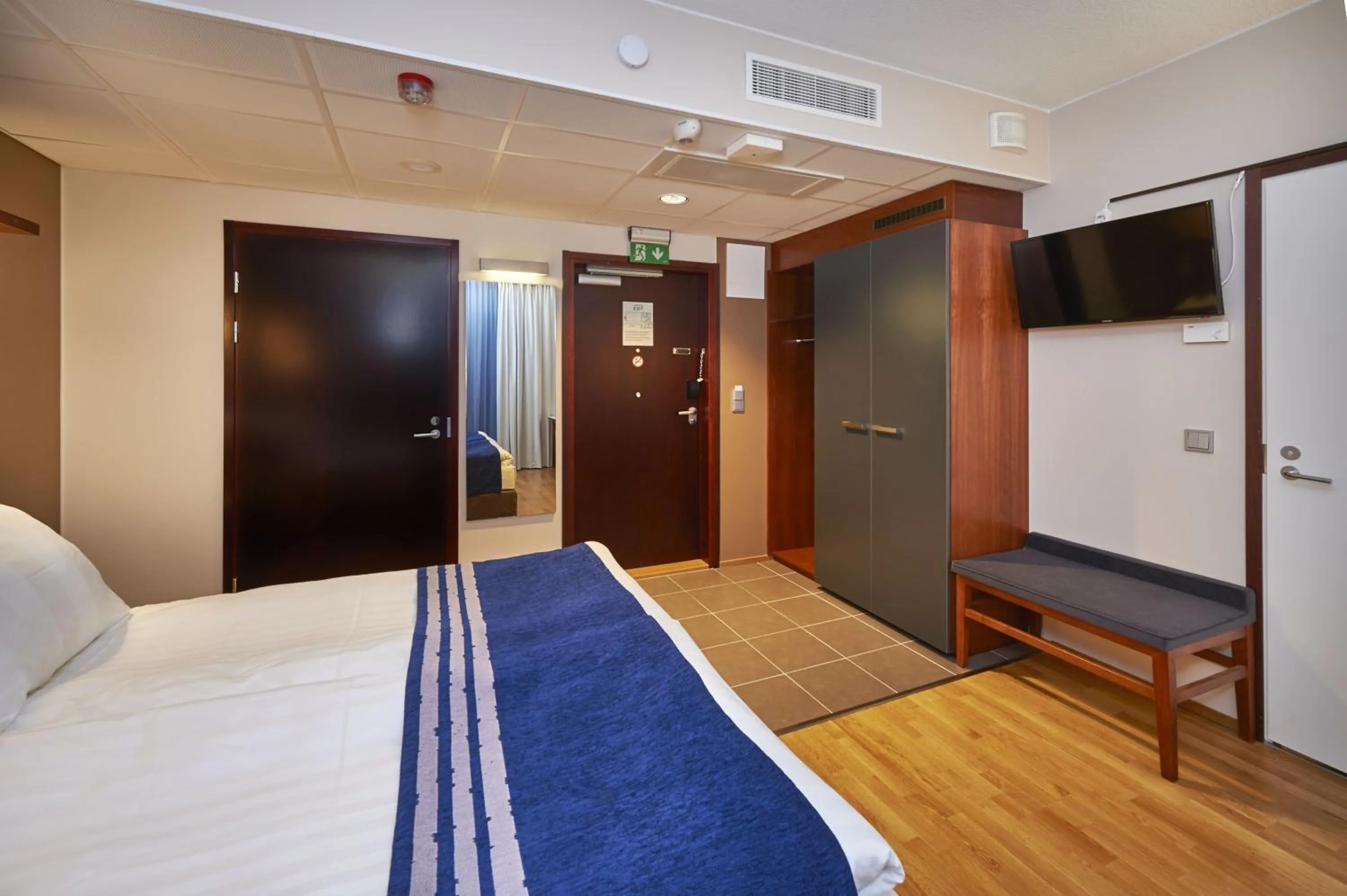 Photo of the whole room, Bed in Holiday Inn Tampere - Central Station by IHG