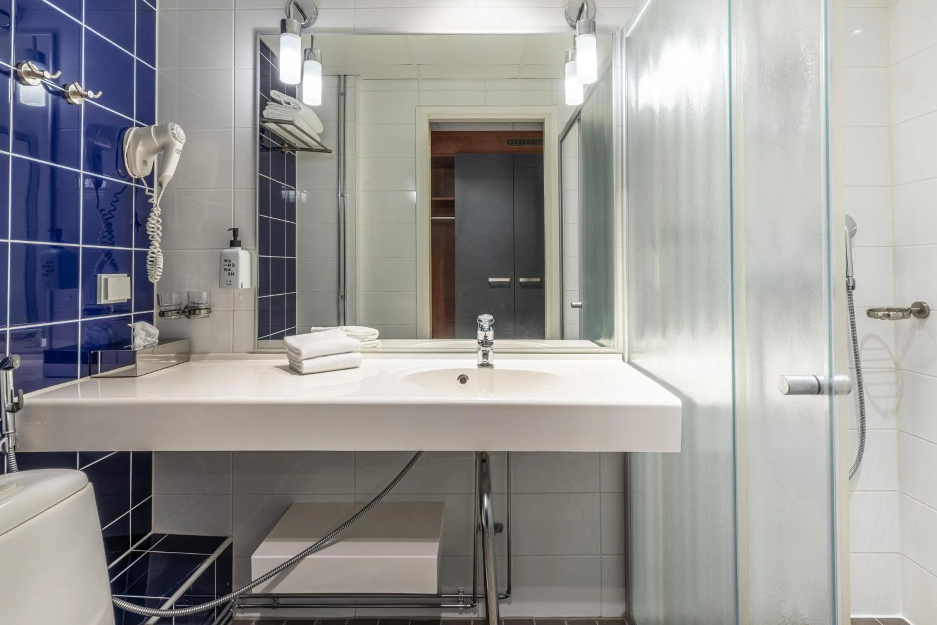 Bathroom in Scandic Postitalo