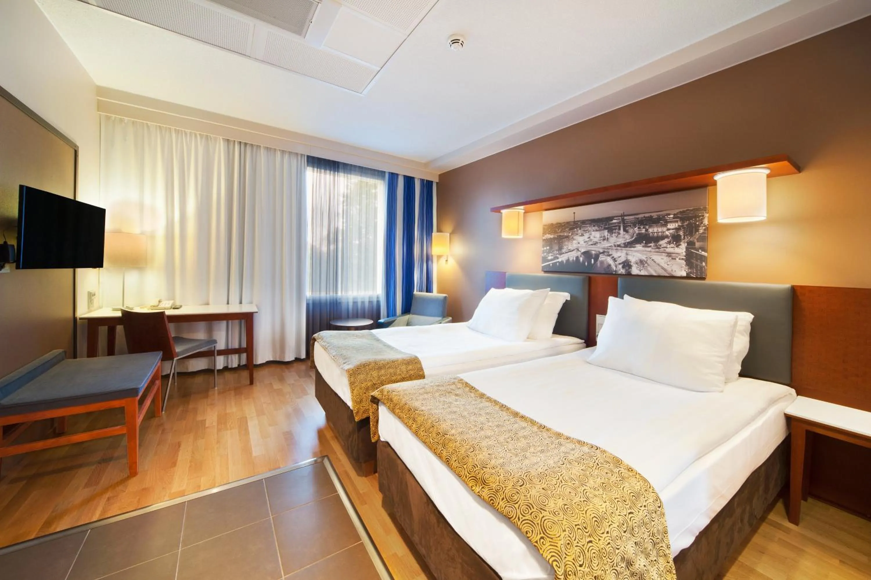 Day, Bed in Holiday Inn Tampere - Central Station by IHG