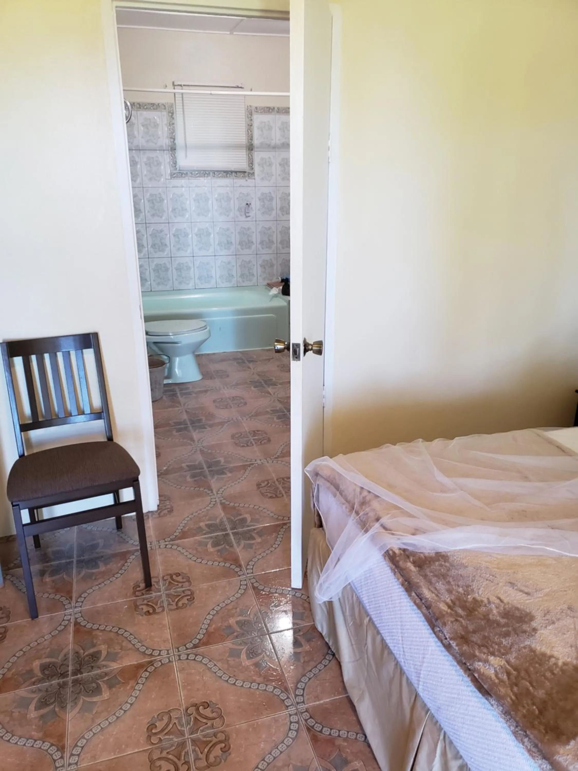 Bathroom, Bed in Viva Violas