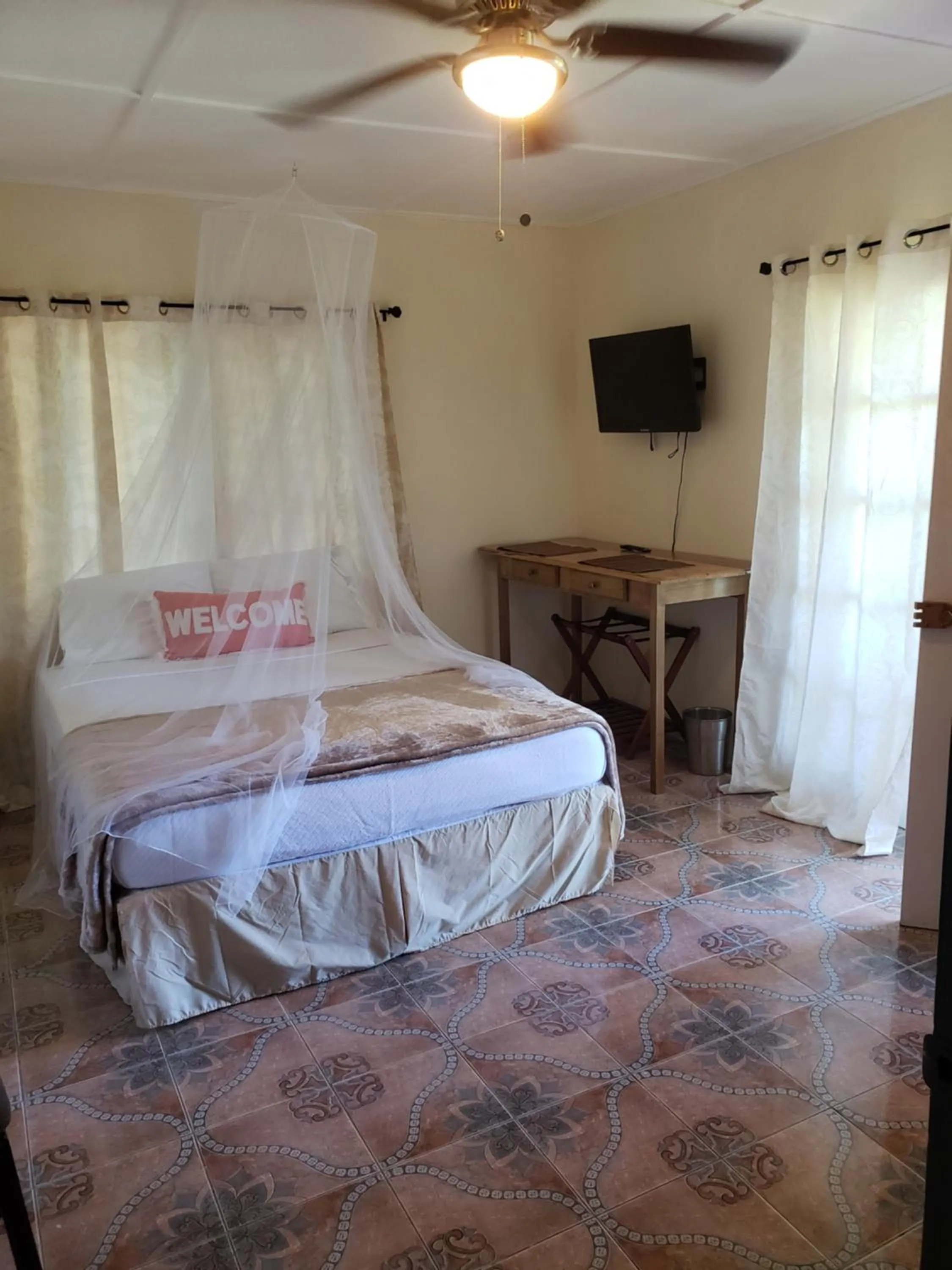 Bedroom, Bed in Viva Violas