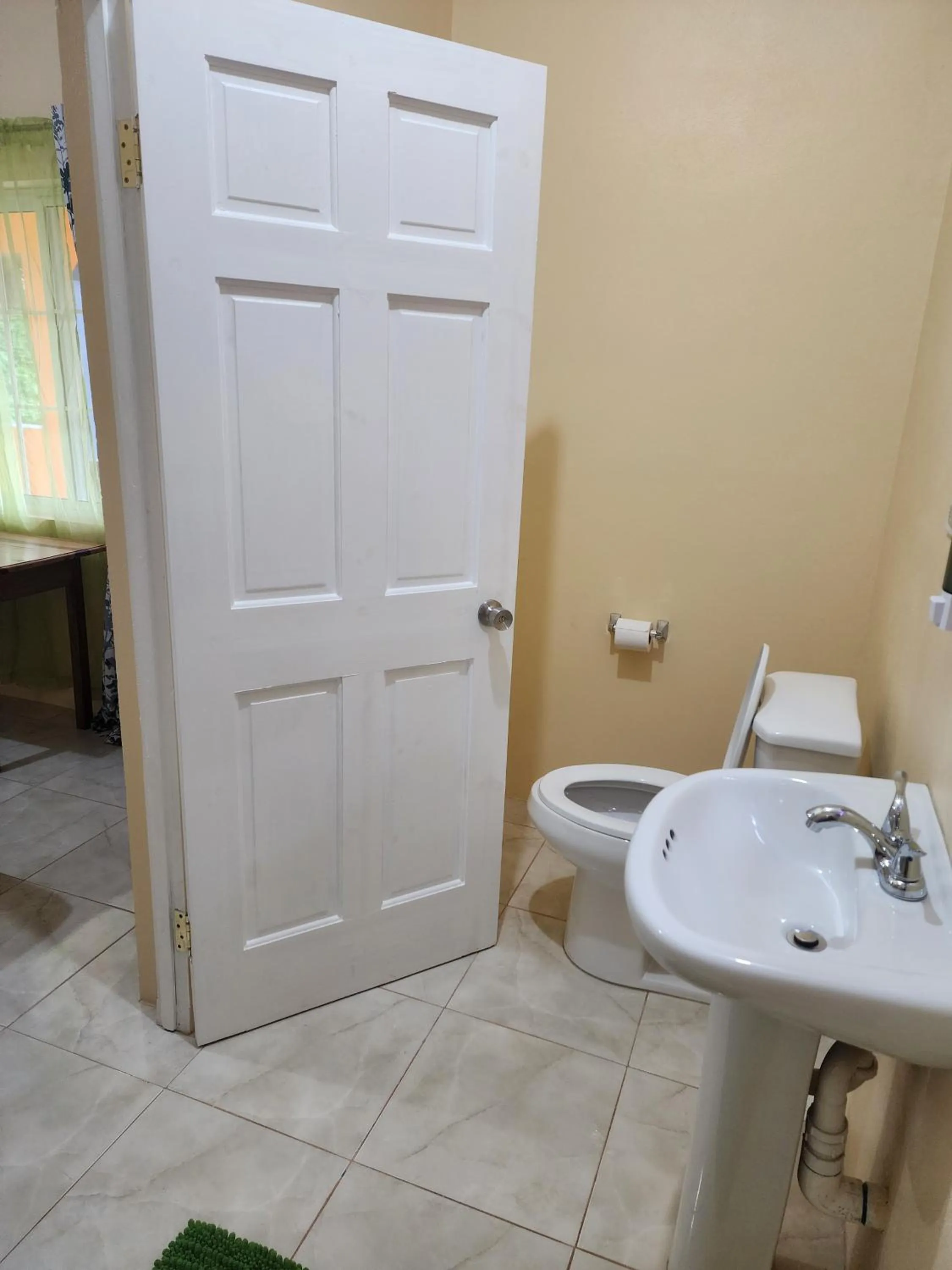 Toilet in Viva Violas