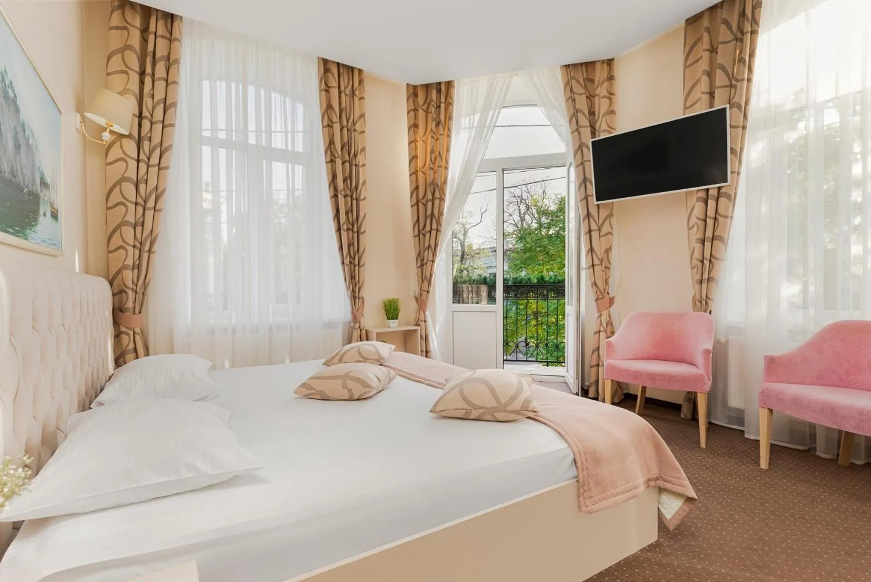 View (from property/room), Bed in Hotel 52
