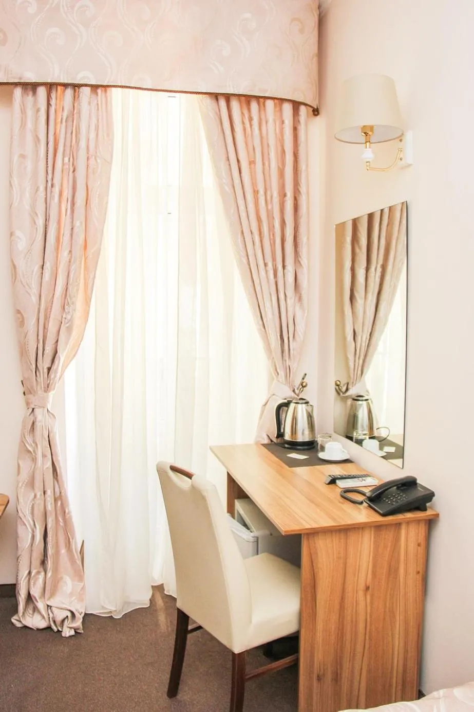 Photo of the whole room in Hotel 52