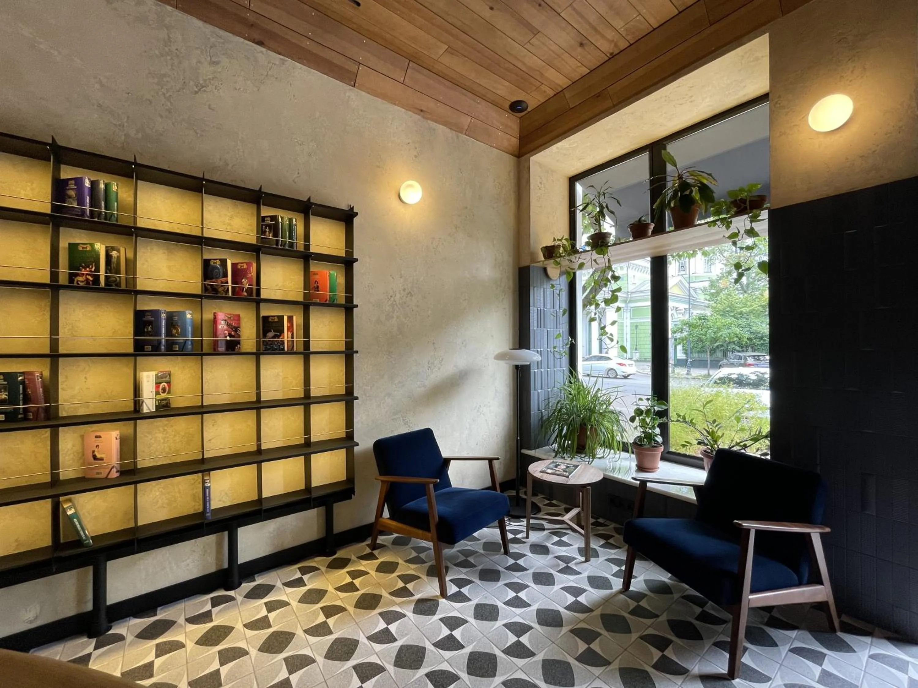 Communal lounge/ TV room in Hotel 52