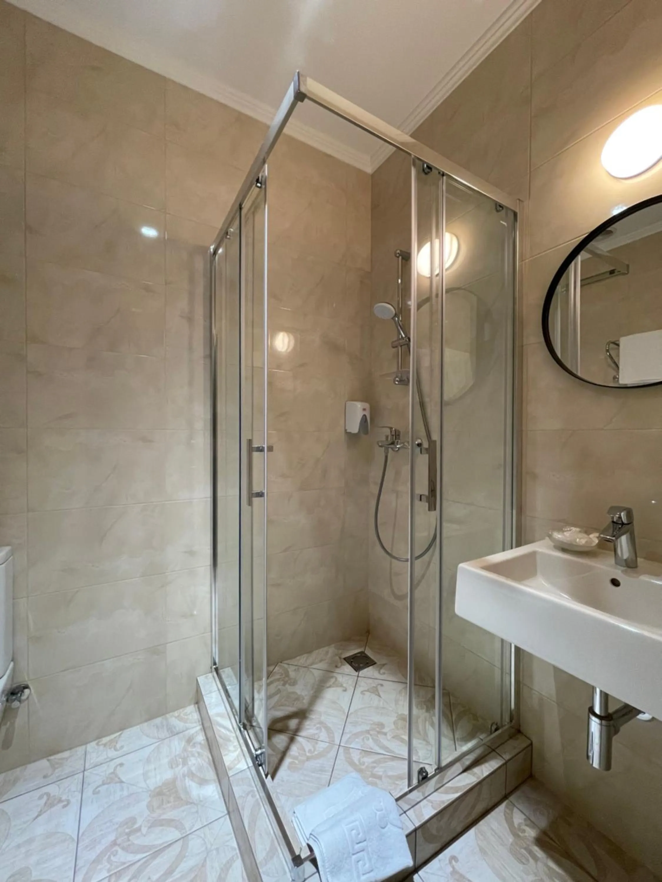 Shower in Hotel 52