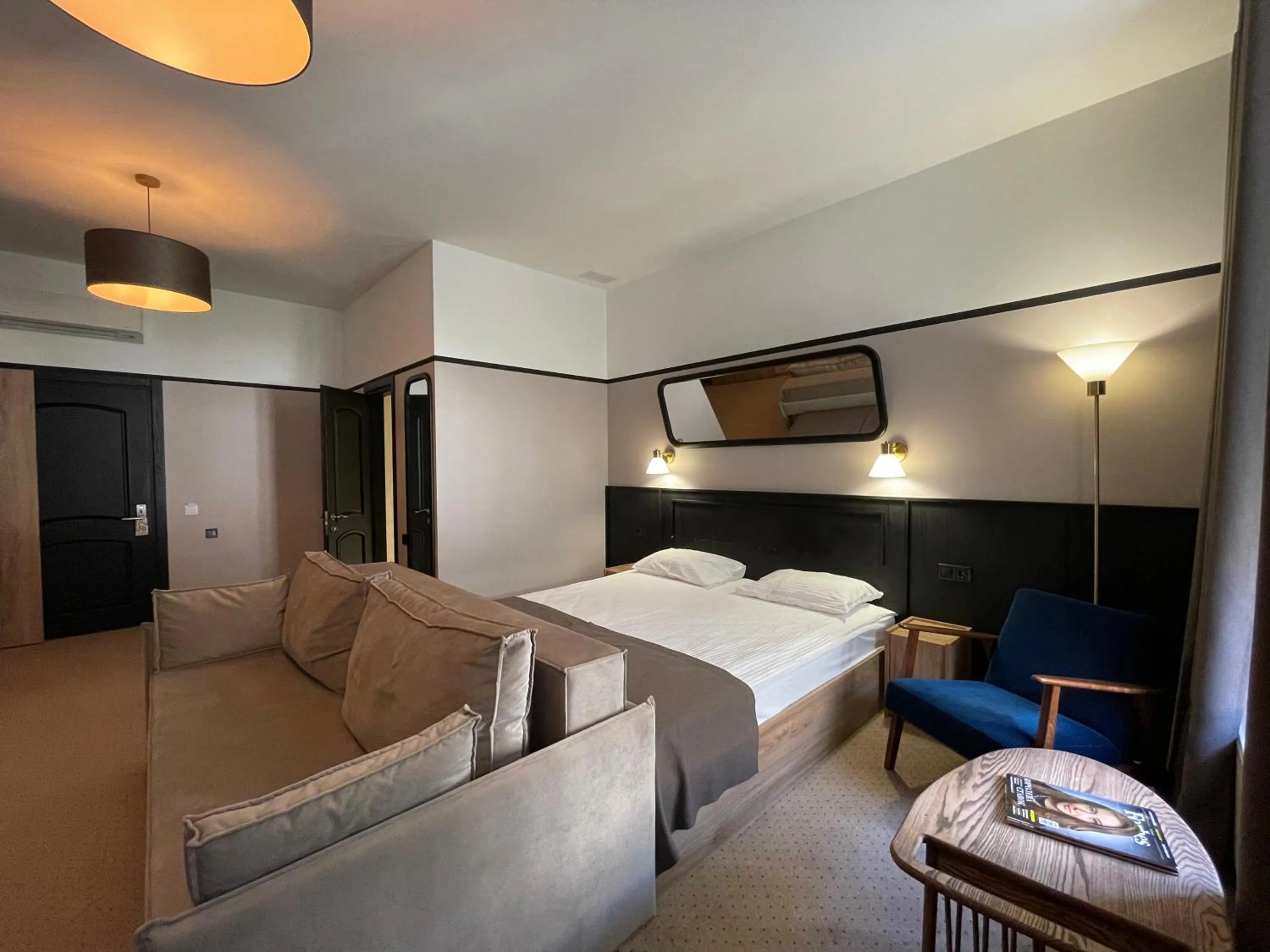 Photo of the whole room, Bed in Hotel 52