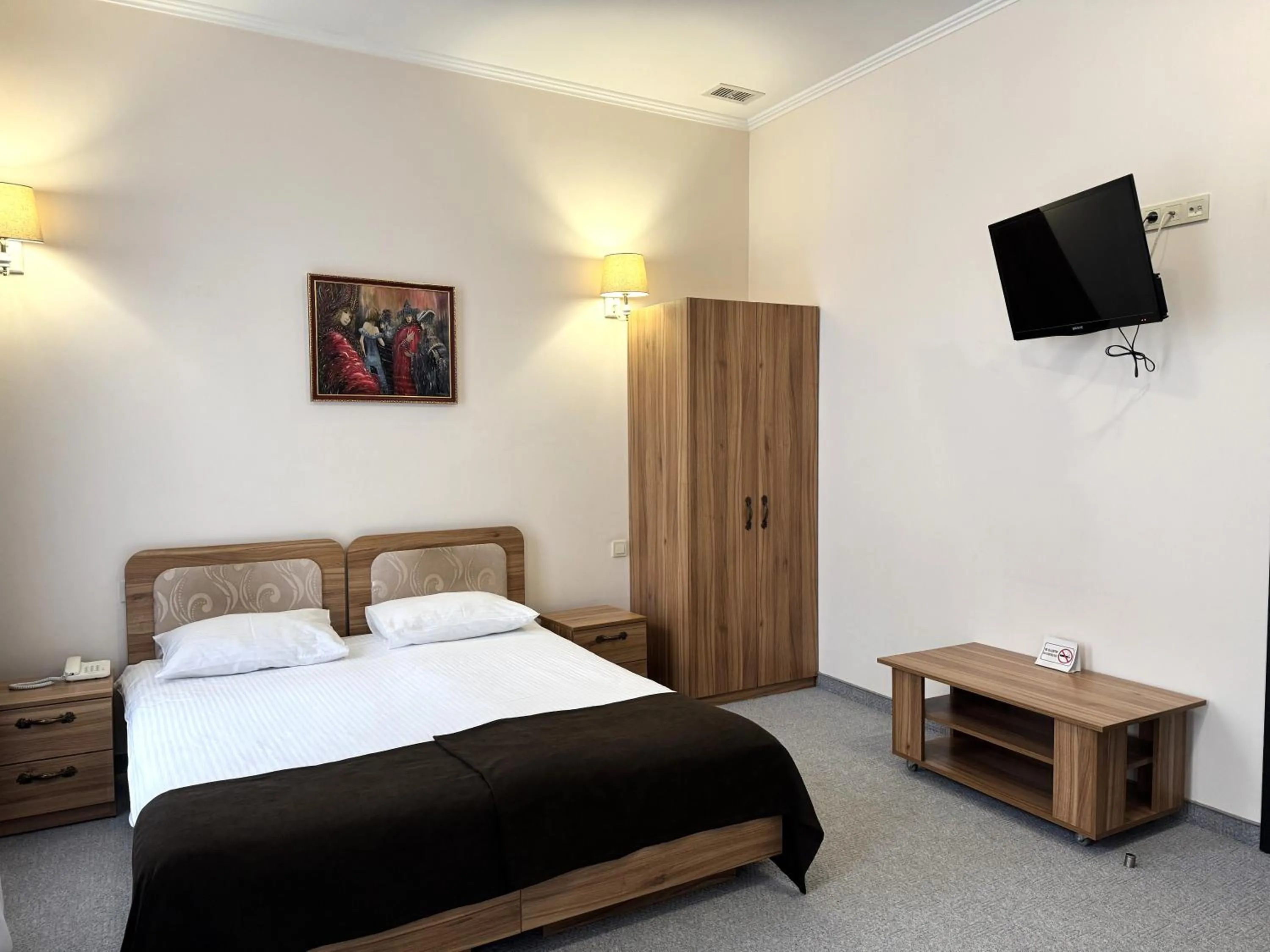 Photo of the whole room, Bed in Hotel 52