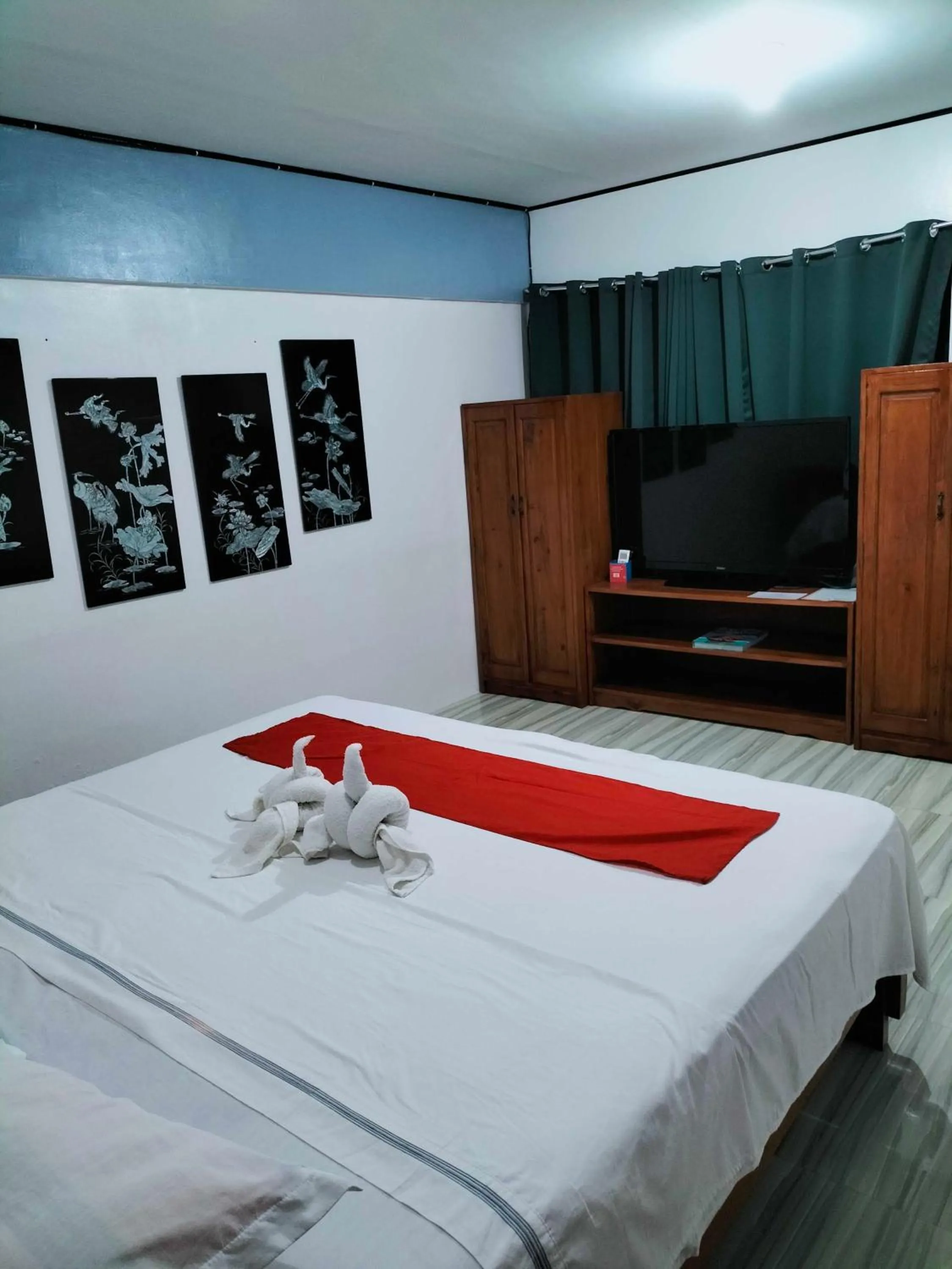 Bed in Mope Beach Resort