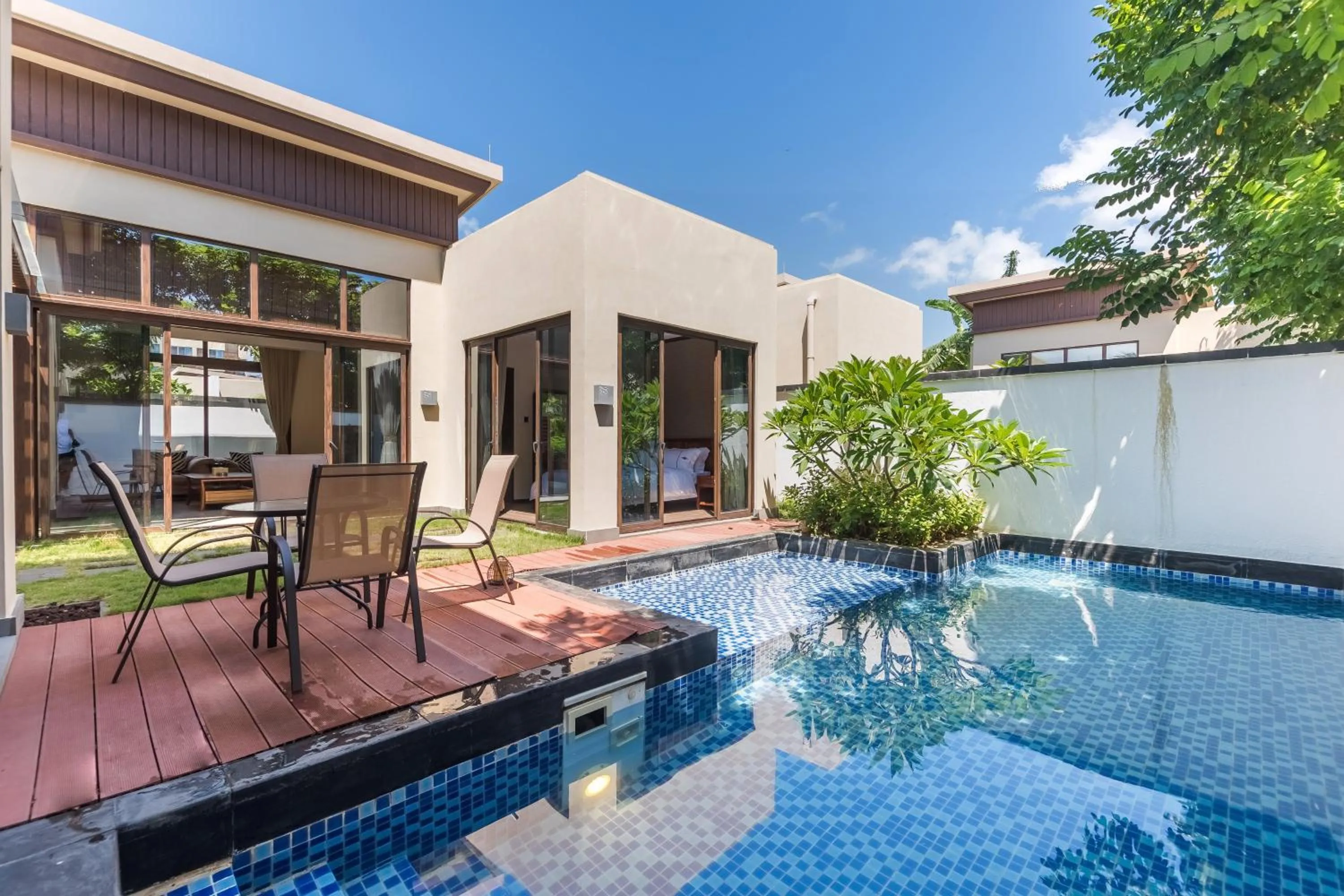 Swimming pool in Sanya Haitang Bay Mushe Villa