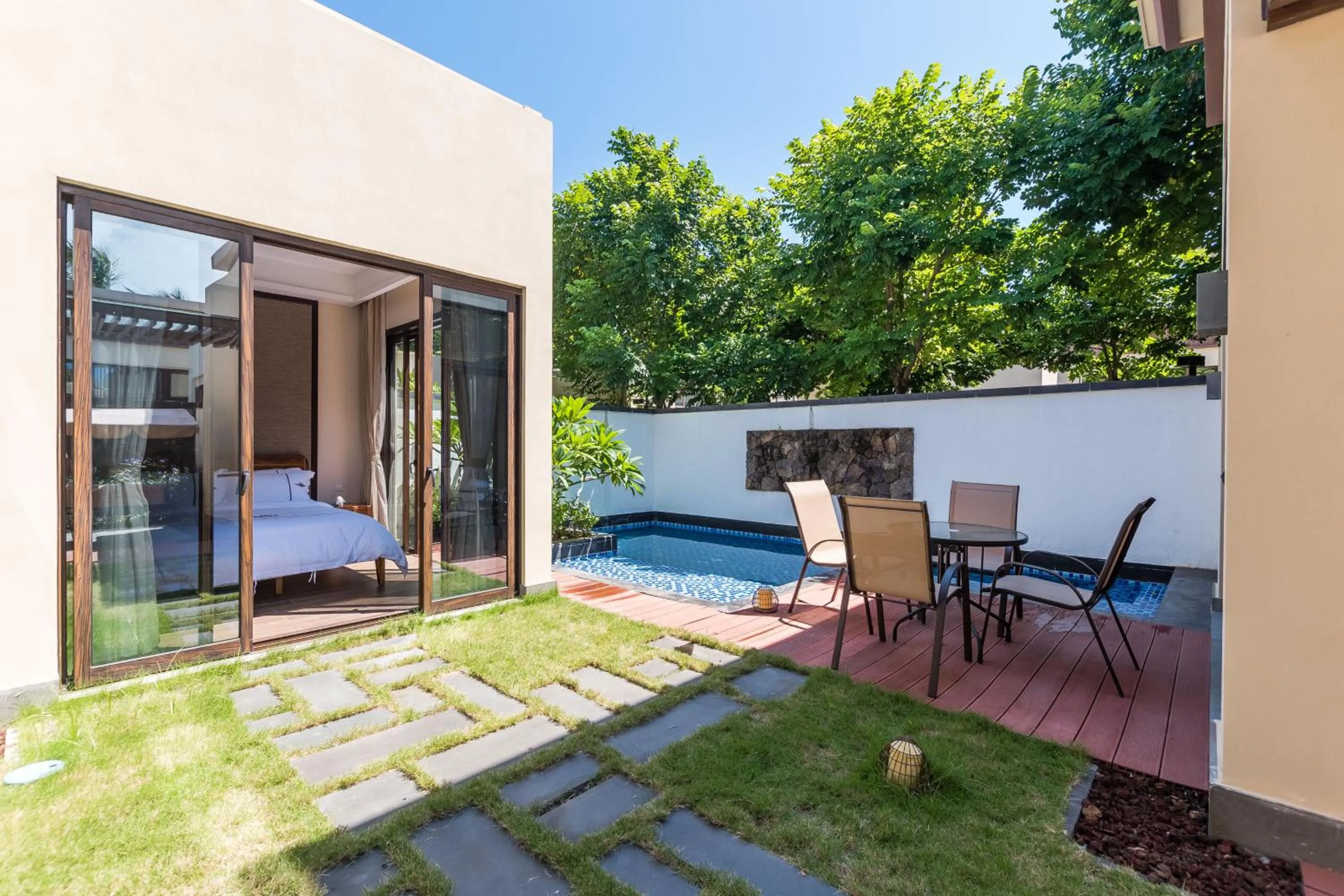 Swimming pool in Sanya Haitang Bay Mushe Villa