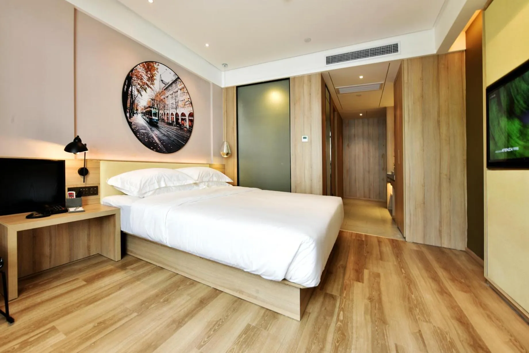 Photo of the whole room, Bed in Urban Rosa Cafe&Inn