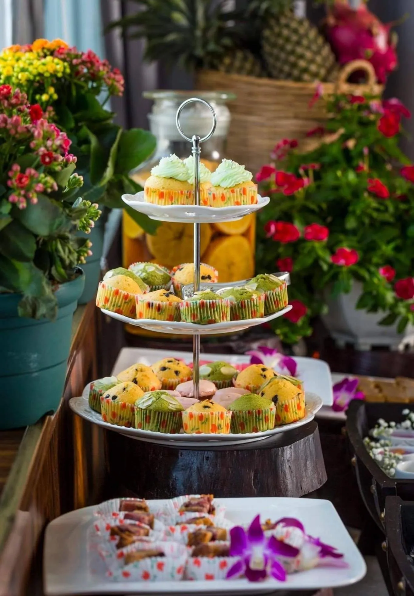 Restaurant/places to eat in Happy Life Grand Hotel & Rooftop Skybar