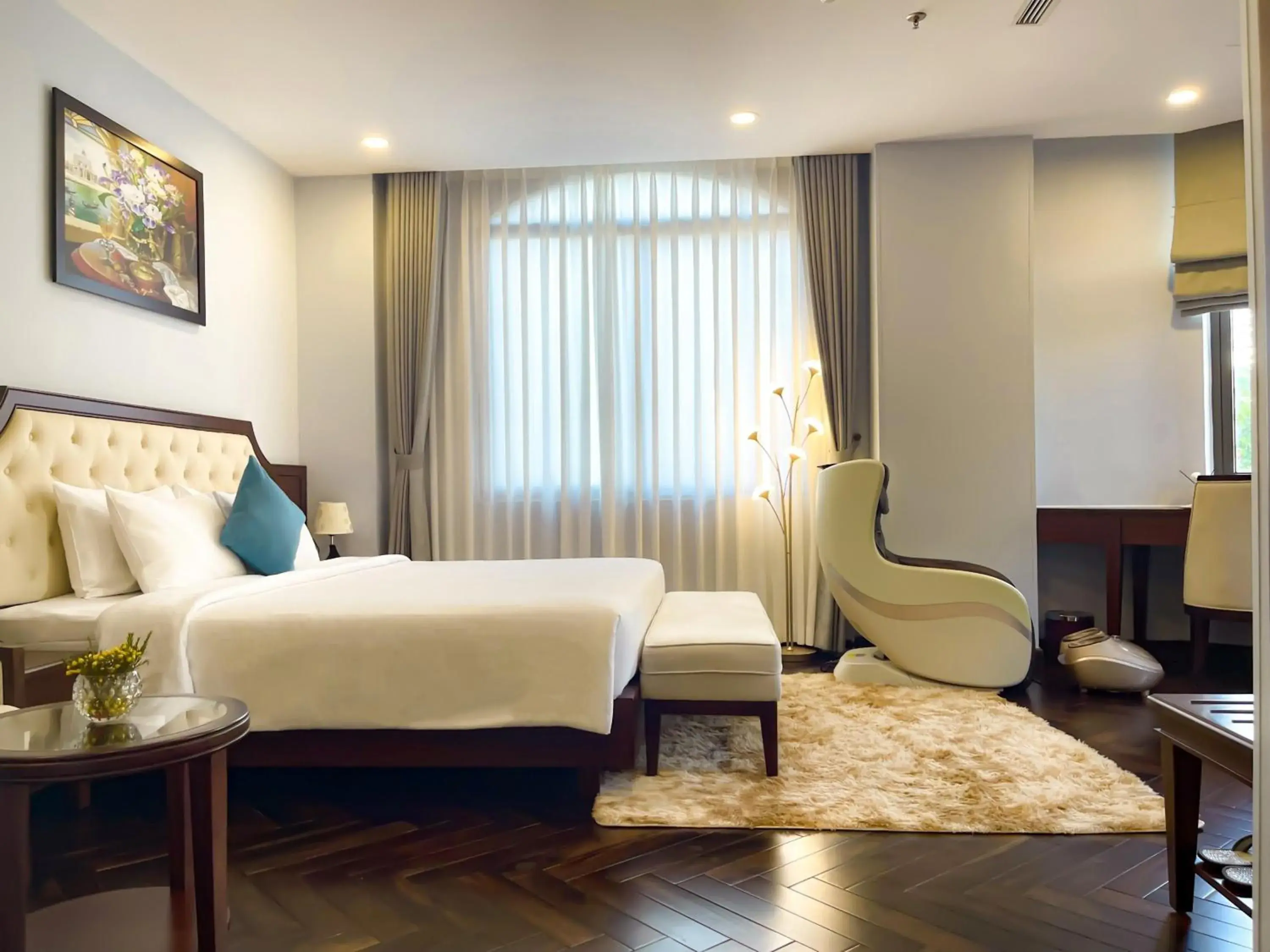 Bed in Happy Life Grand Hotel & Rooftop Skybar Bed in Happy Life Grand Hotel & Rooftop Skybar