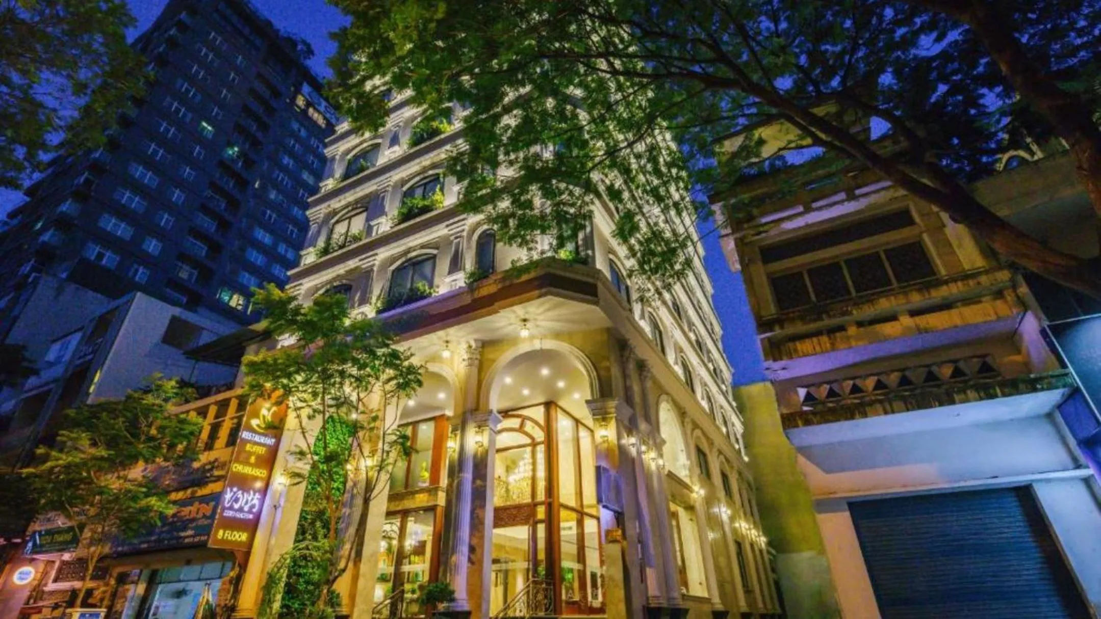 Property building in Happy Life Grand Hotel & Rooftop Skybar