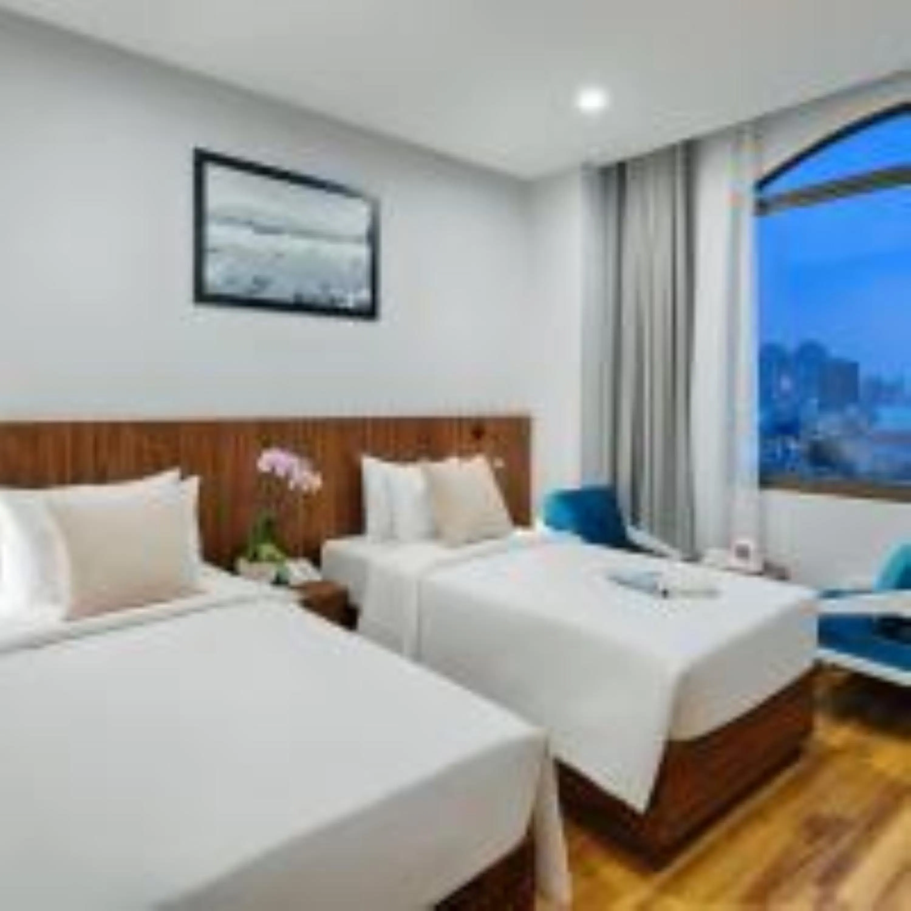 Bed in Happy Life Grand Hotel & Rooftop Skybar